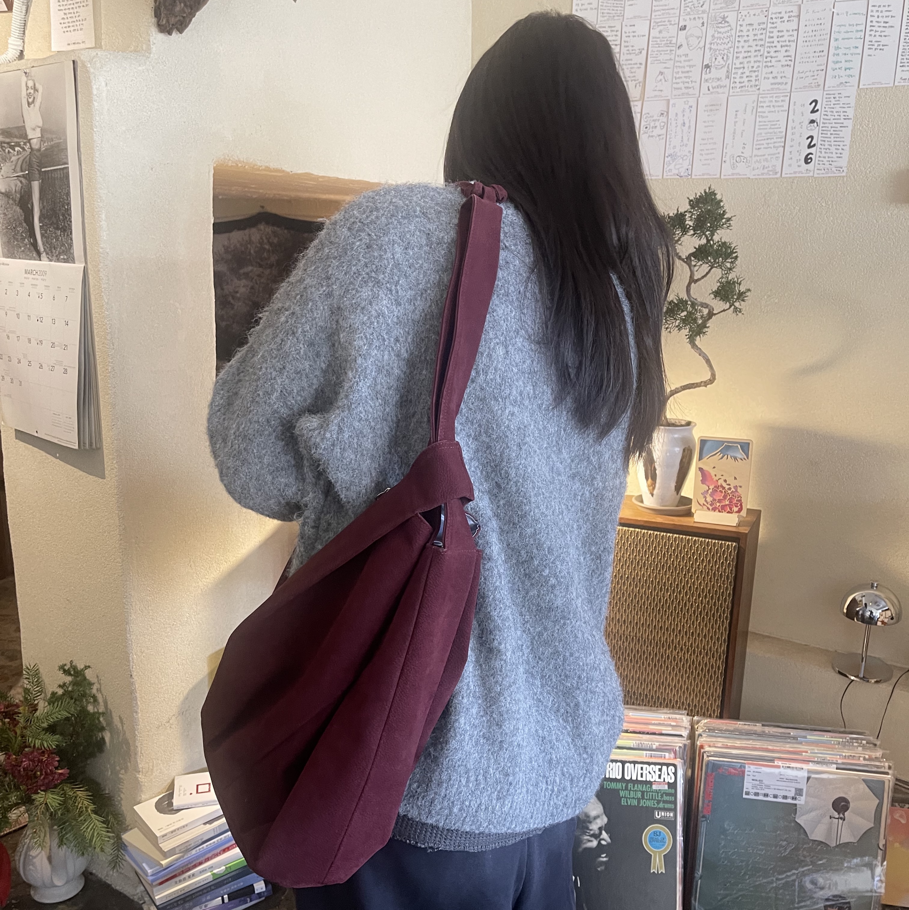 ACOC Brushed Blend Pullover Gray, ACOC Way One Shoulder Bag Burgundy 착용 스타일 - 1