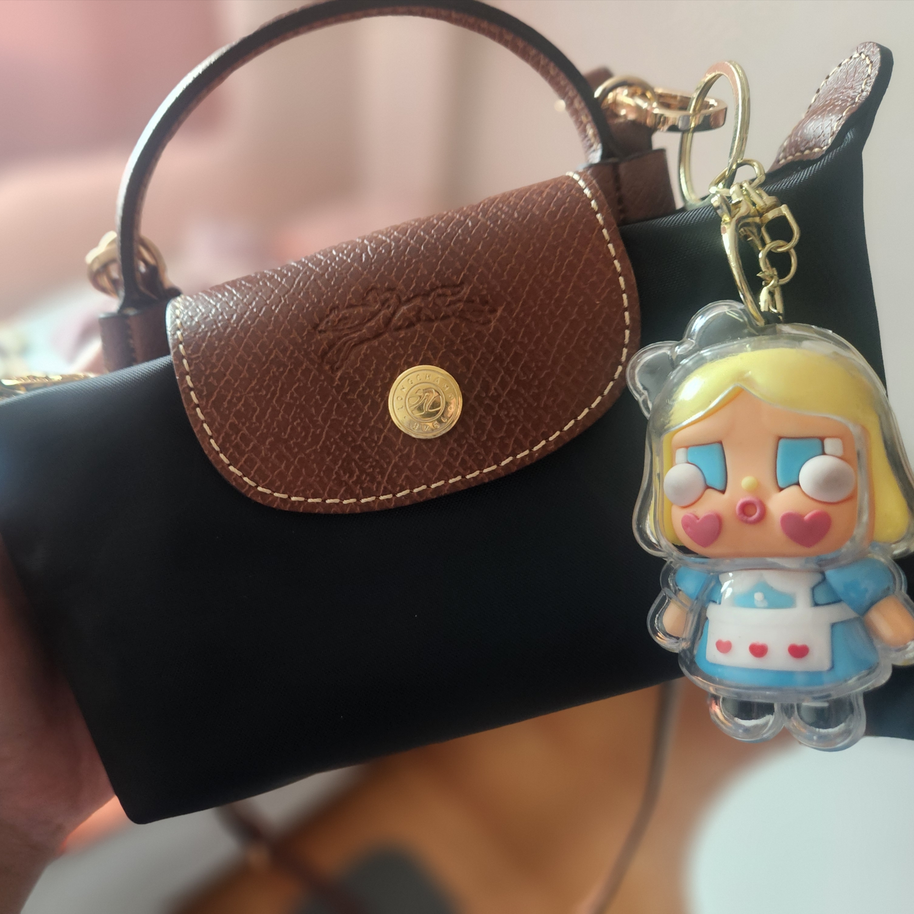 Longchamp Le Pliage Original Handle Pouch Black 착용 스타일