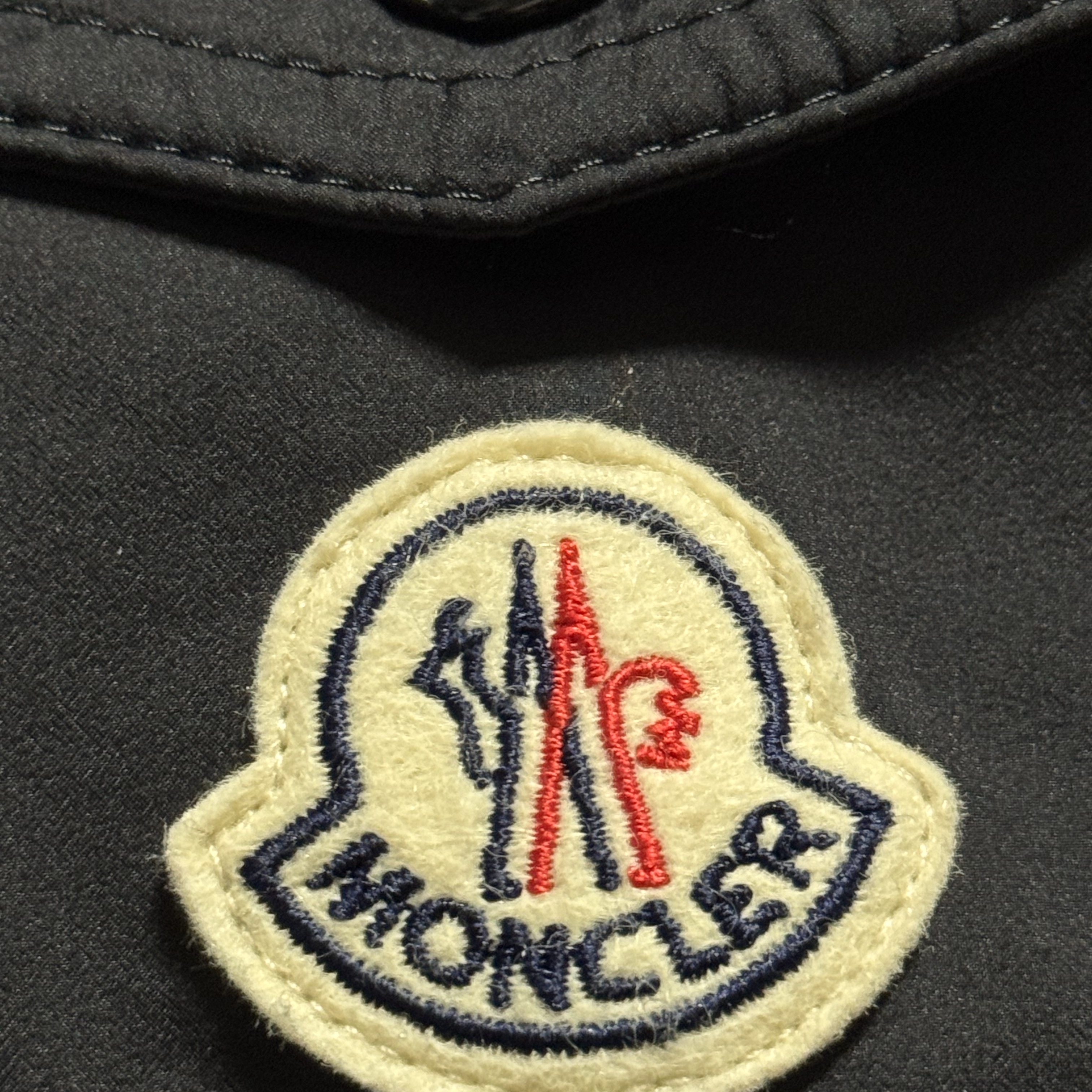 Moncler Maya 70 Hooded Short Down Jacket Black - 25FW 착용 스타일 - 4