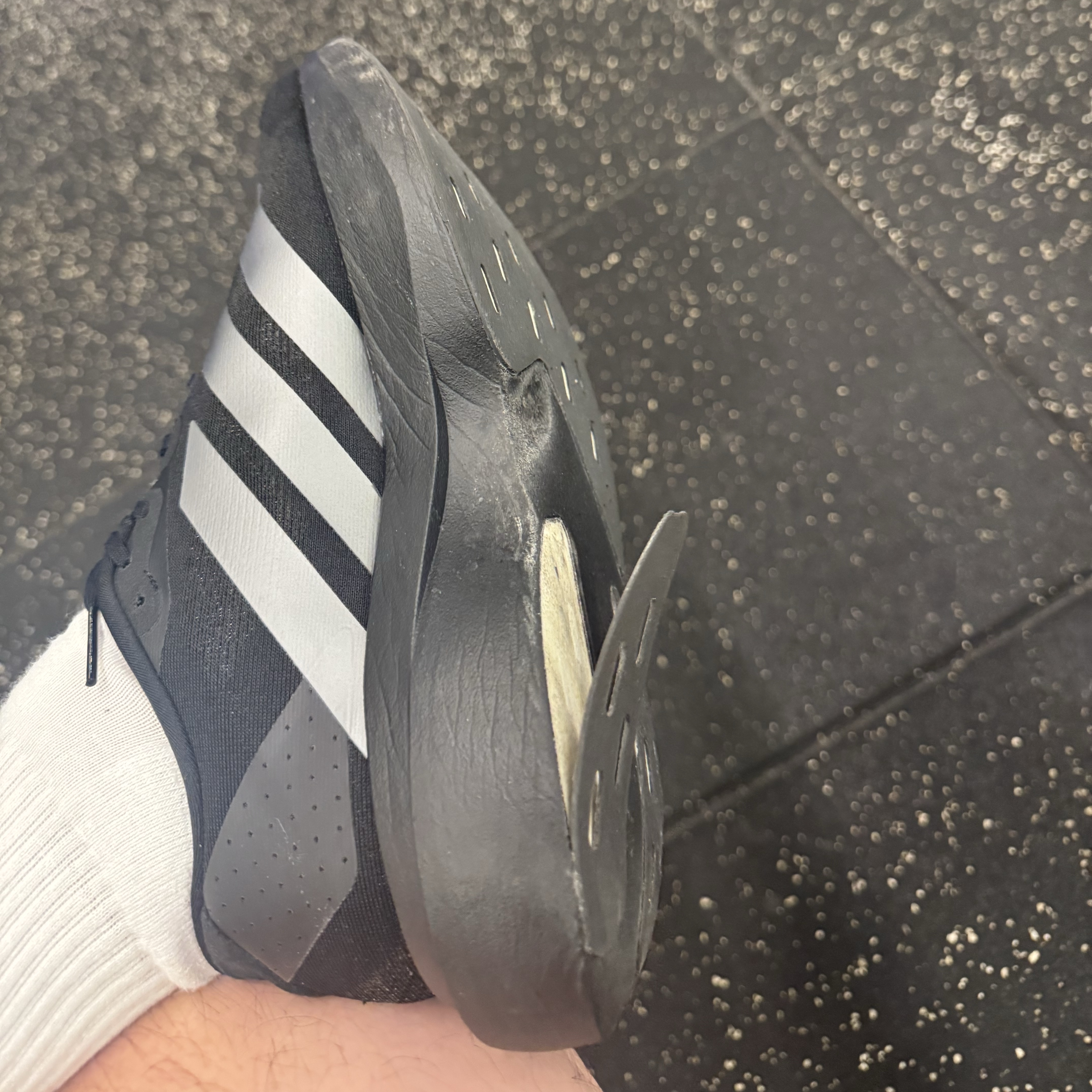 Adidas Adizero EVO SL Core Black Iron Metallic 착용 스타일