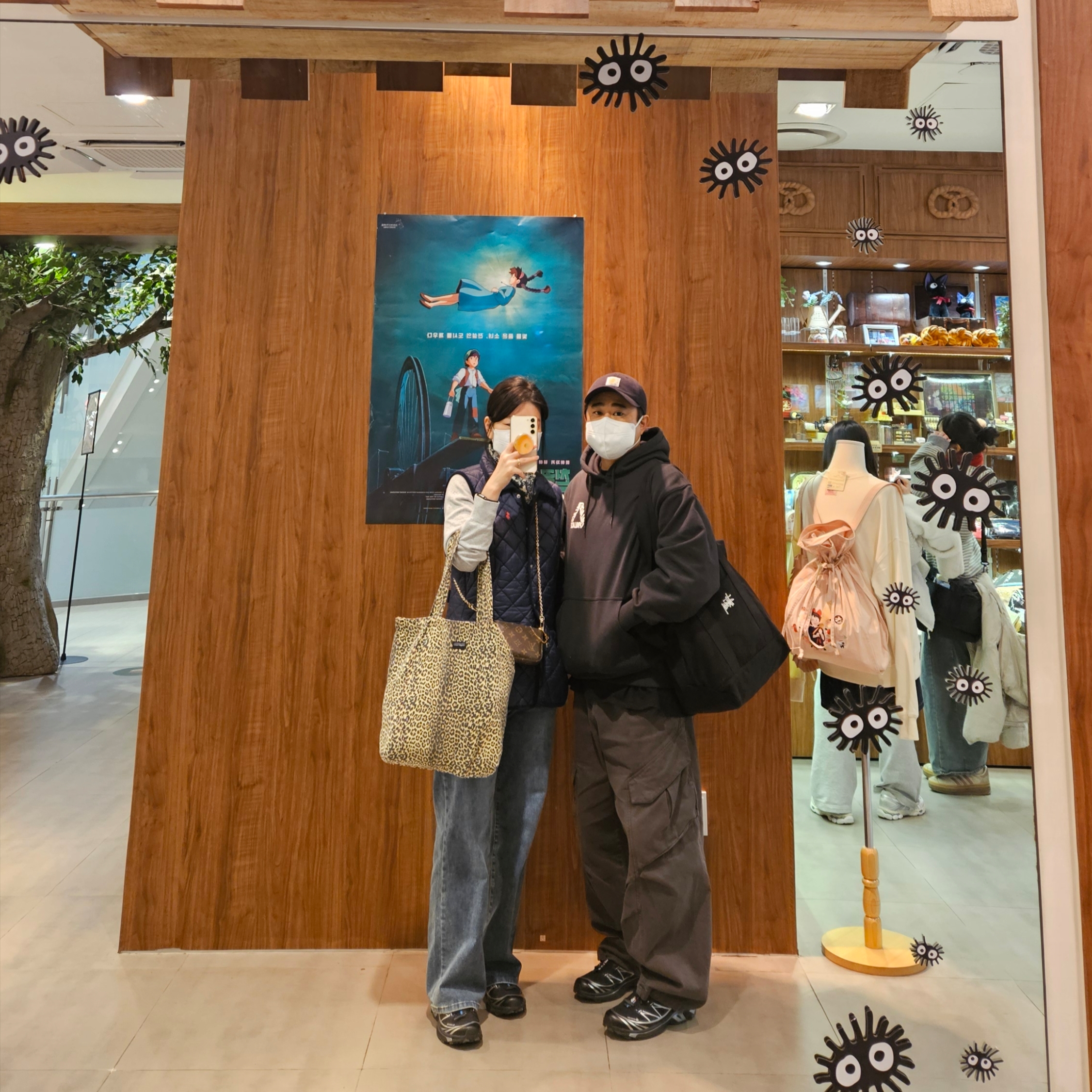 Musinsa Standard City Leisure Hooded Light Down Jacket Black, Stussy Canvas Market Tote Black 착용 스타일 - 4