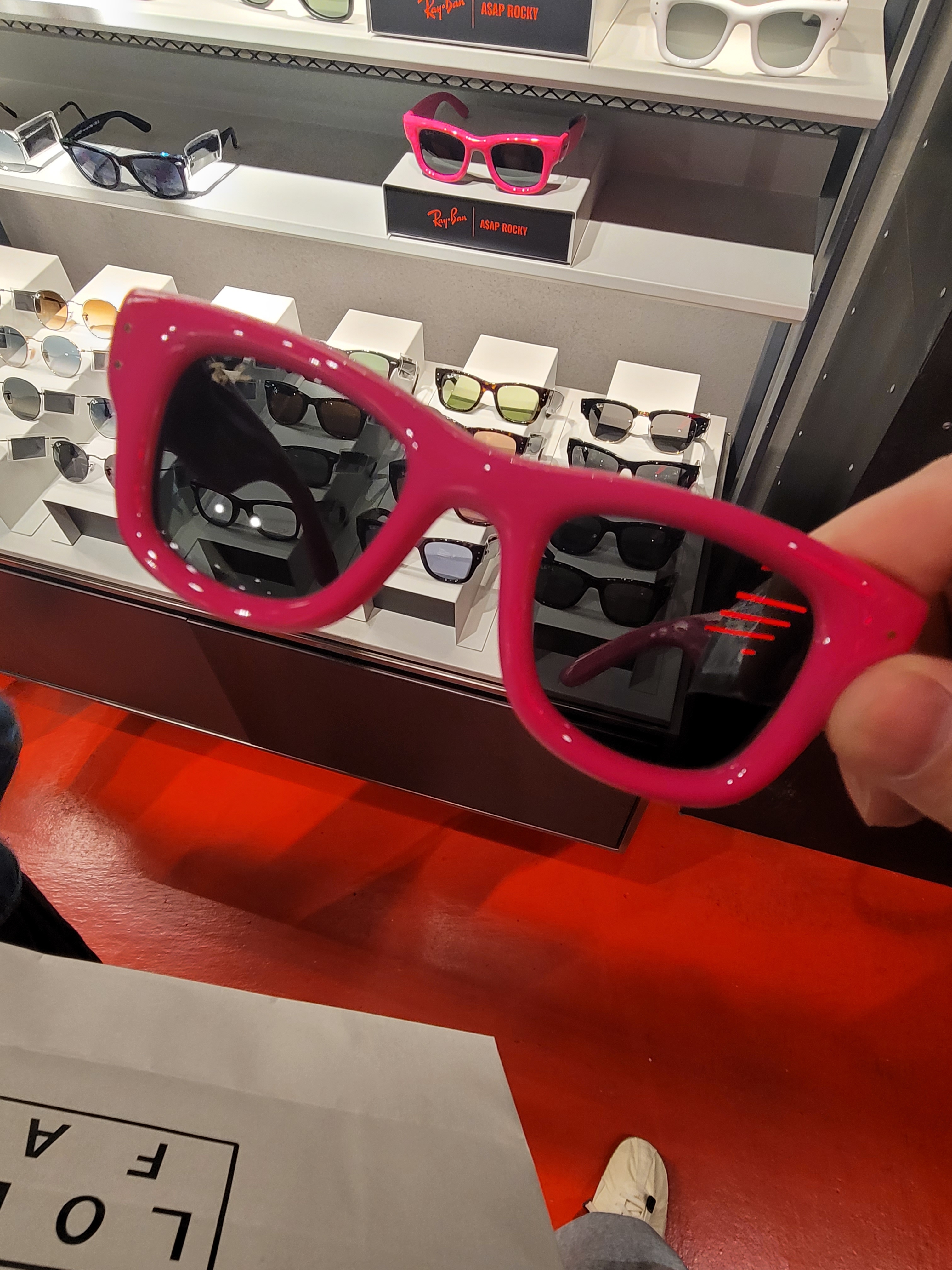 Ray-Ban x A$AP Rocky Wayfarer Puffer Polished Black Frame Ultra Black Lense High Bridge Fit 착용 스타일 - 3