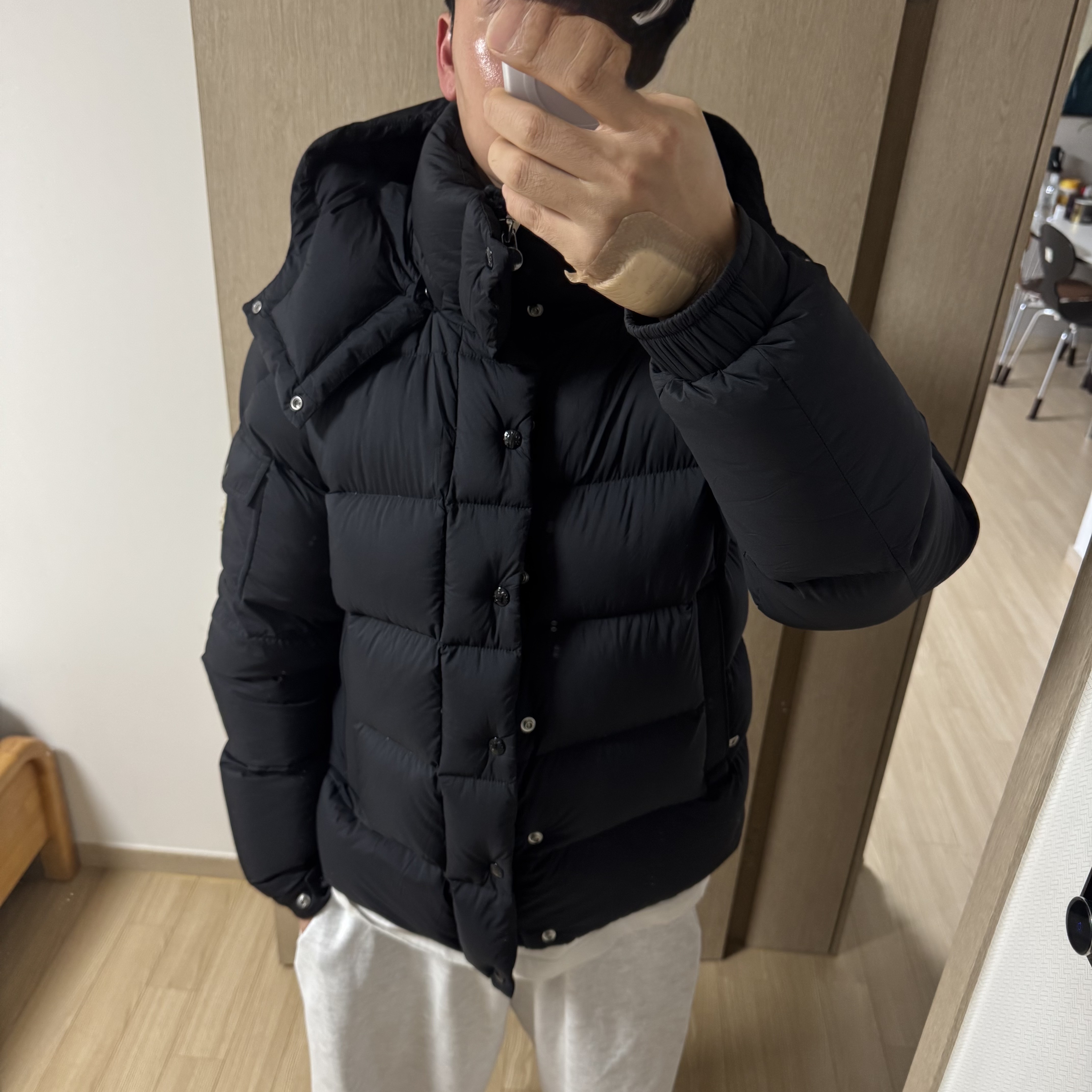 Moncler Maya 70 Hooded Short Down Jacket Black - 25FW 착용 스타일 - 2