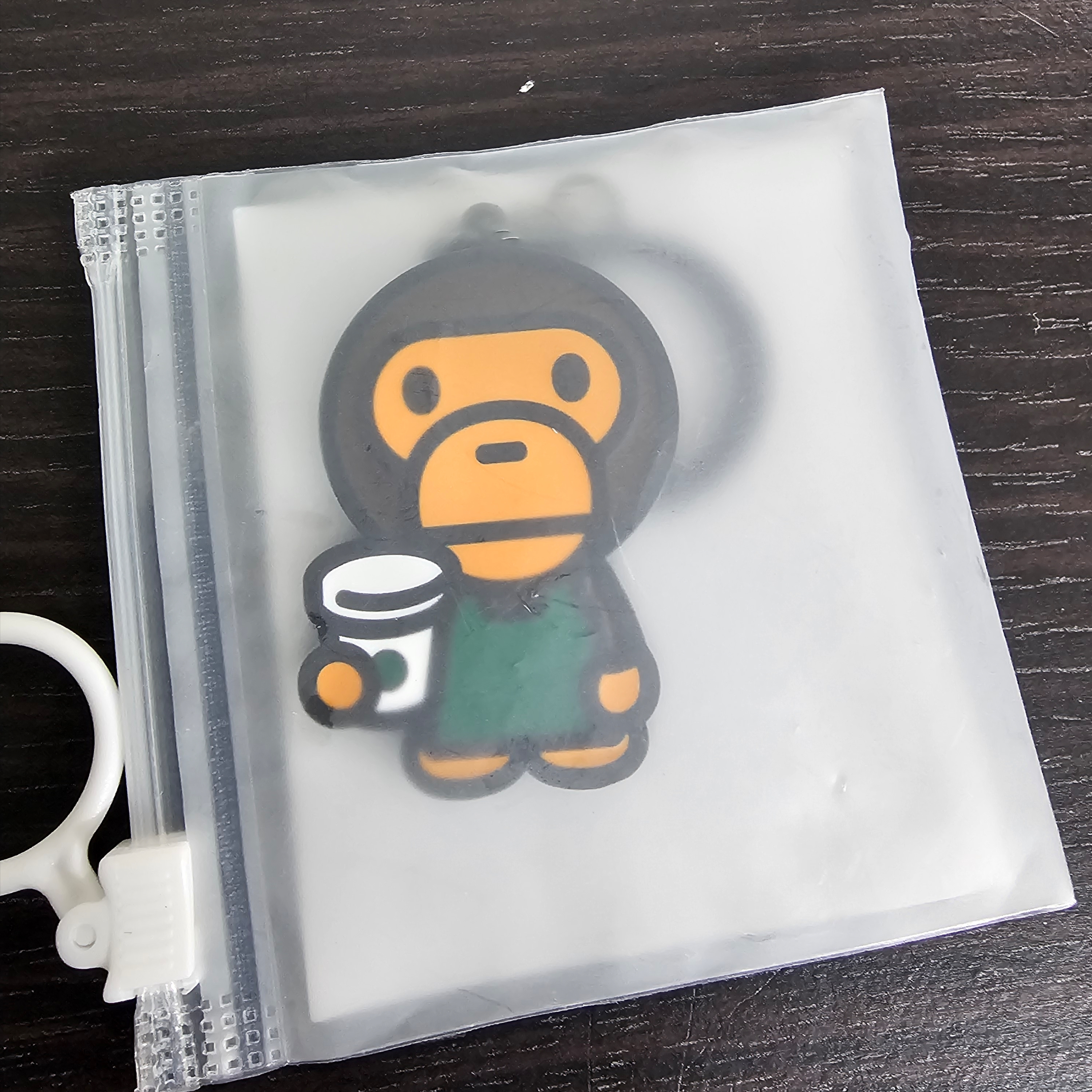 Starbucks x BAPE Baby Milo Keychain 착용 스타일