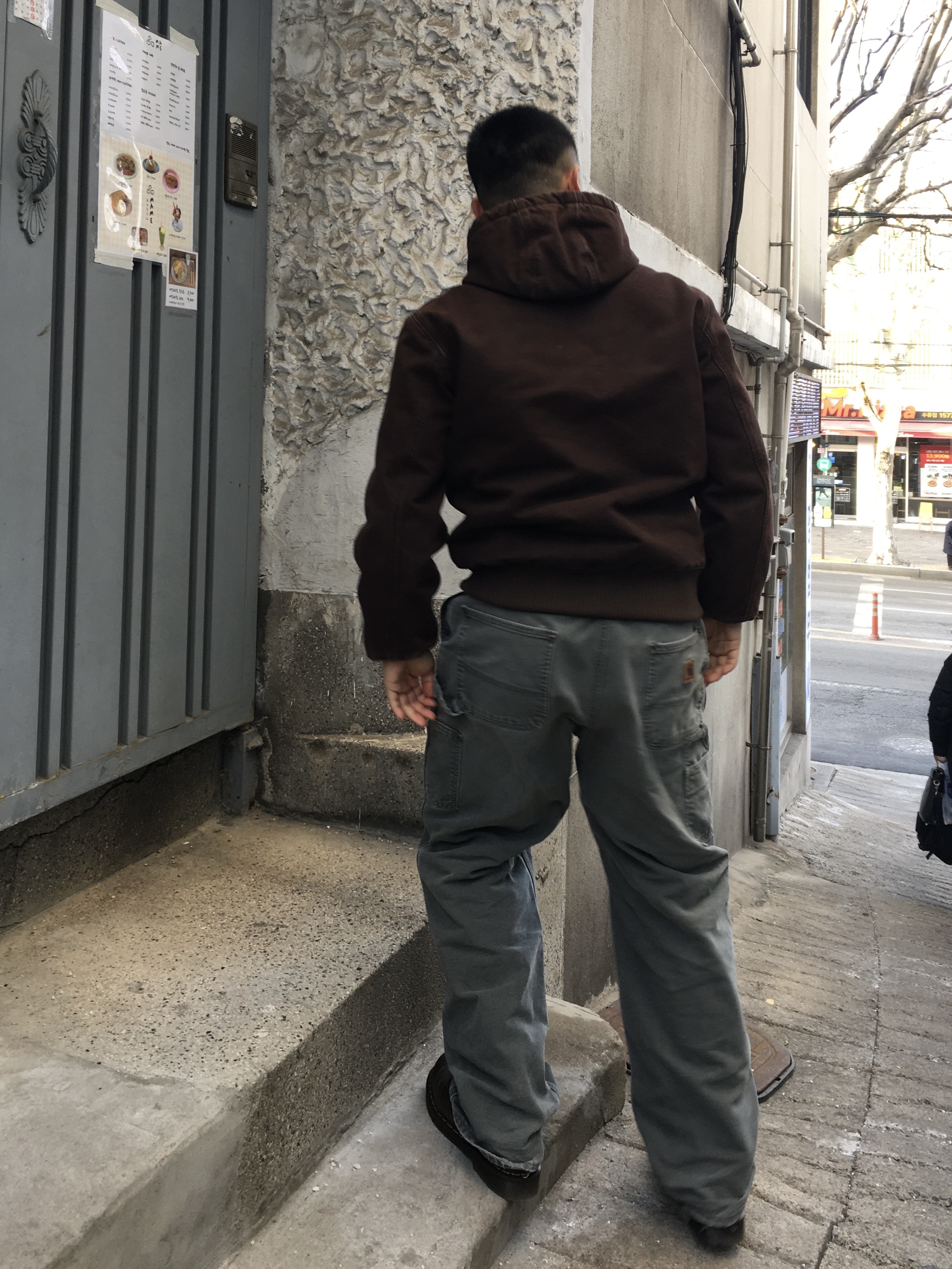 Dr. Martens 1461 Crazy Horse Dark Brown, Carhartt WIP OG Active Jacket Tobacco Stone Canvas 착용 스타일 - 2