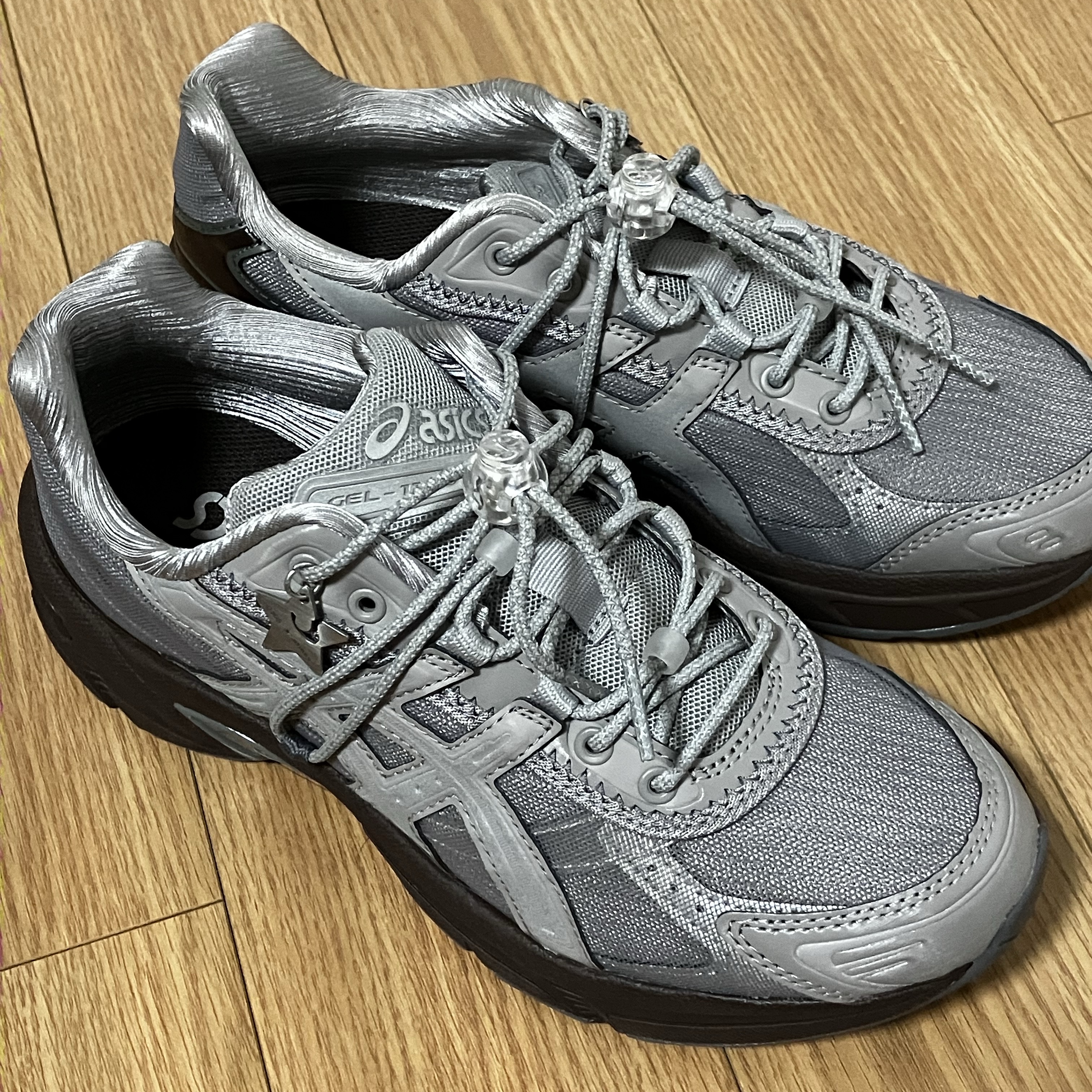 Asics x Atmos Pink x OJOS Gel-1130 RE Grey 착용 스타일 - 3