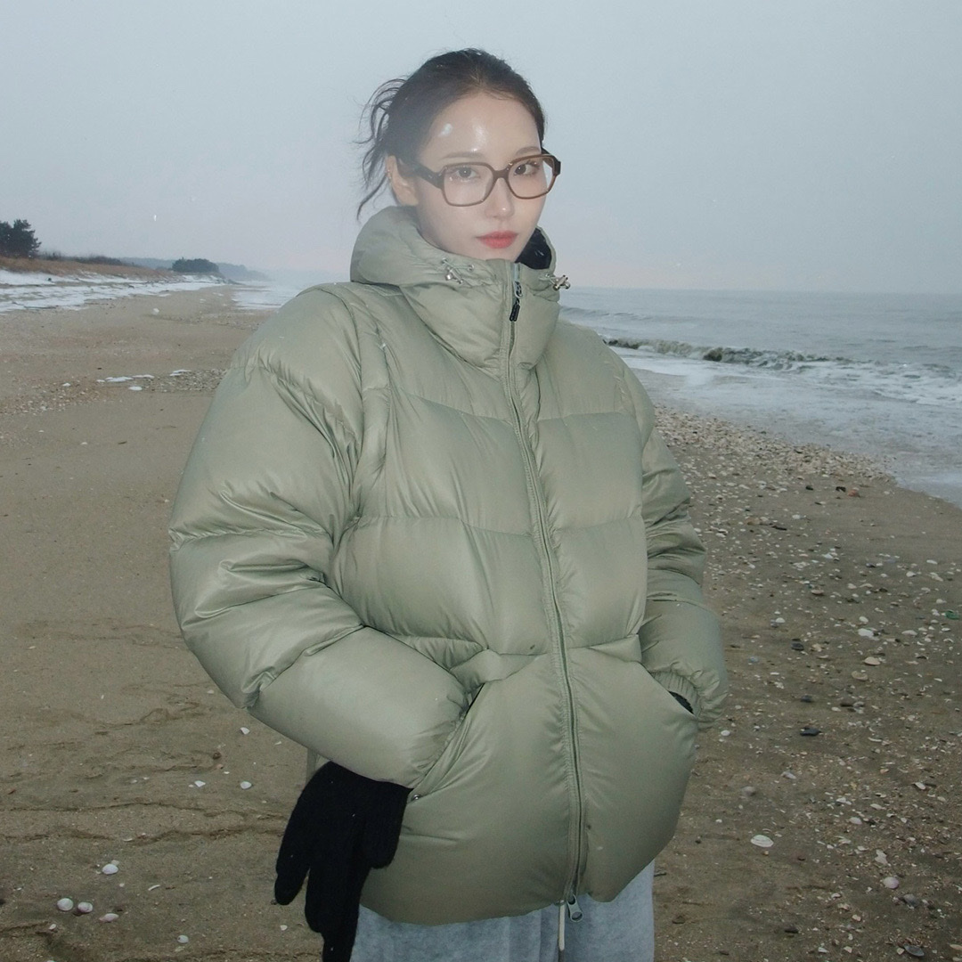 Thevinylhouse Reversible Padded Jacket Sand 착용 스타일