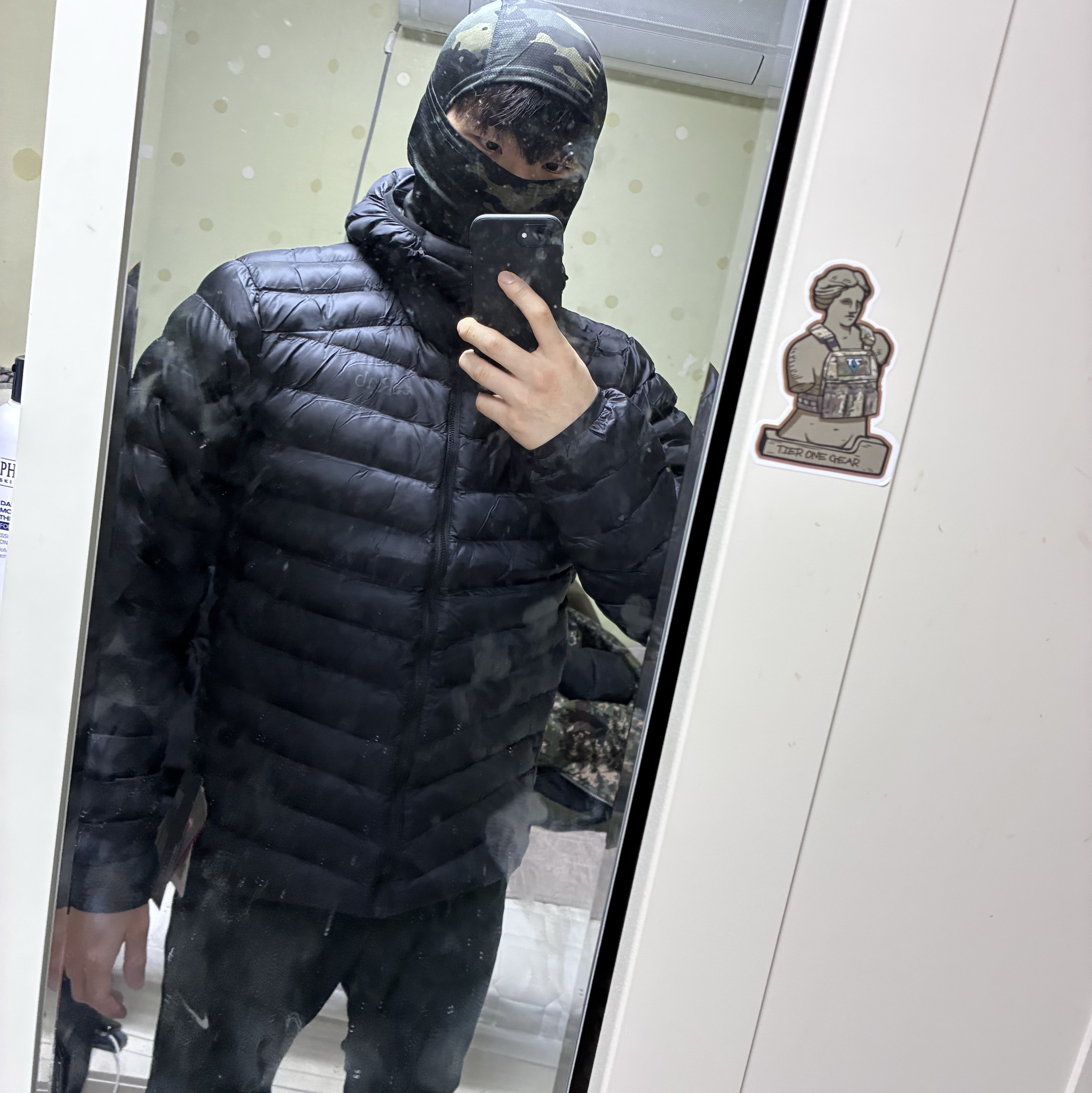 Rab Cirrus Alpine Insulated Jacket Black 착용 스타일 - 1