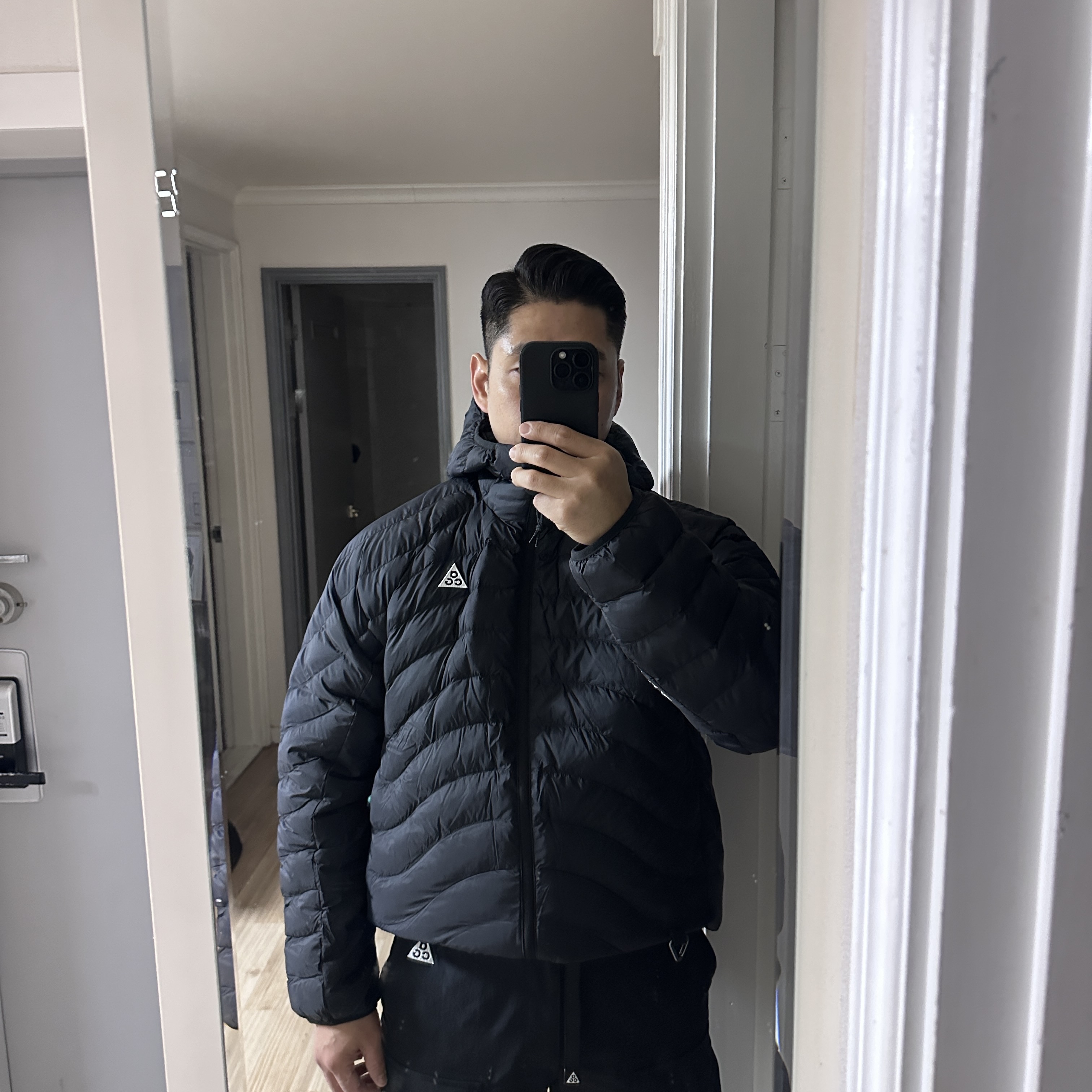 Nike ACG Lava Flow Therma-Fit ADV Jacket Black Summit White - Asia, Nike ACG Smith Summit Cargo Pants Black Anthracite - Asia 착용 스타일 - 2