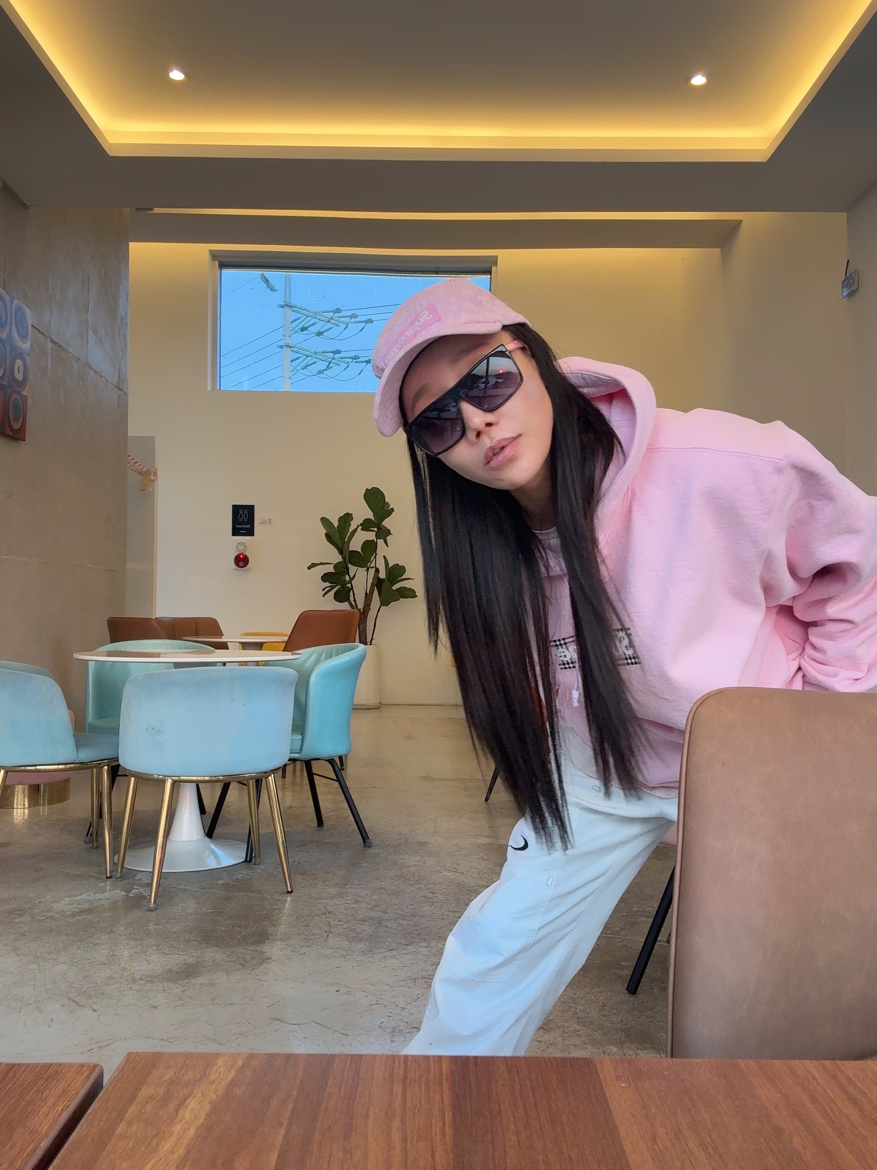 Supreme Circles Jacquard Denim Camp Cap Pink - 21FW, Supreme x Burberry Box Logo Hooded Sweatshirt Light Pink - 22SS 착용 스타일 - 2