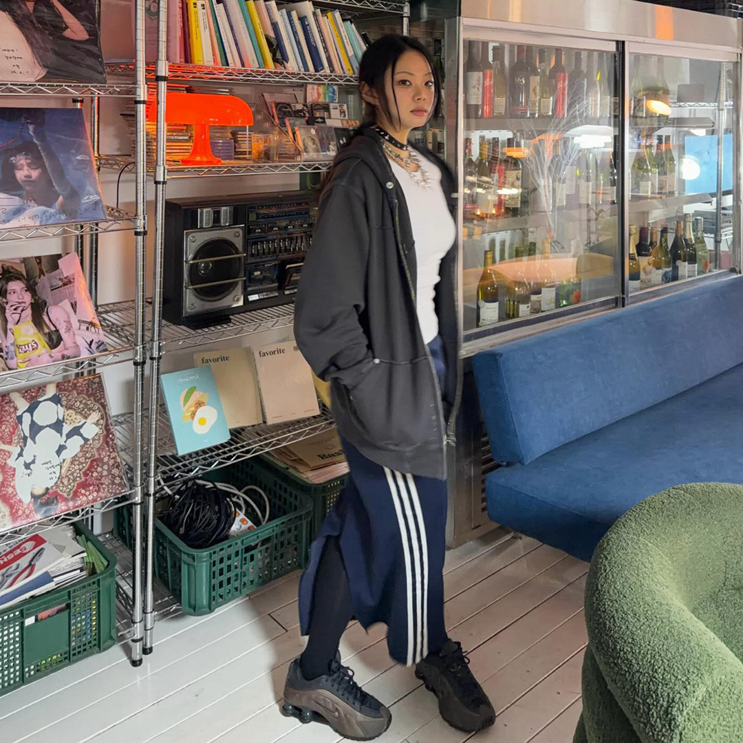 Thevinylhouse Dyed Hoodie Zip Up Charcoal, (W) Adidas Originals Knit Skirt Night Indigo - US Sizing 착용 스타일