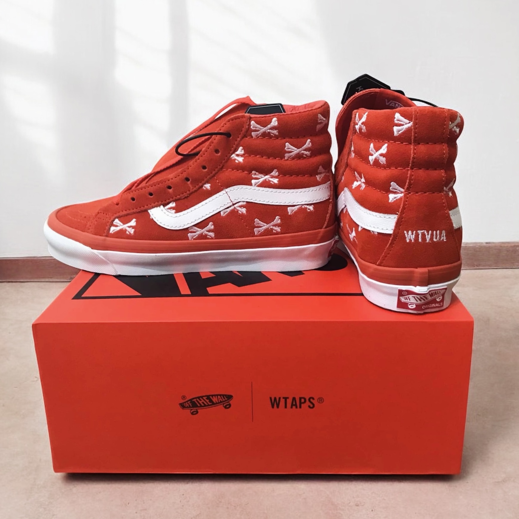 Vans Vault x WTAPS OG Sk8-Hi LX Orange, Converse x Thisisneverthat One Star Pro Trekking Green 착용 스타일 - 1