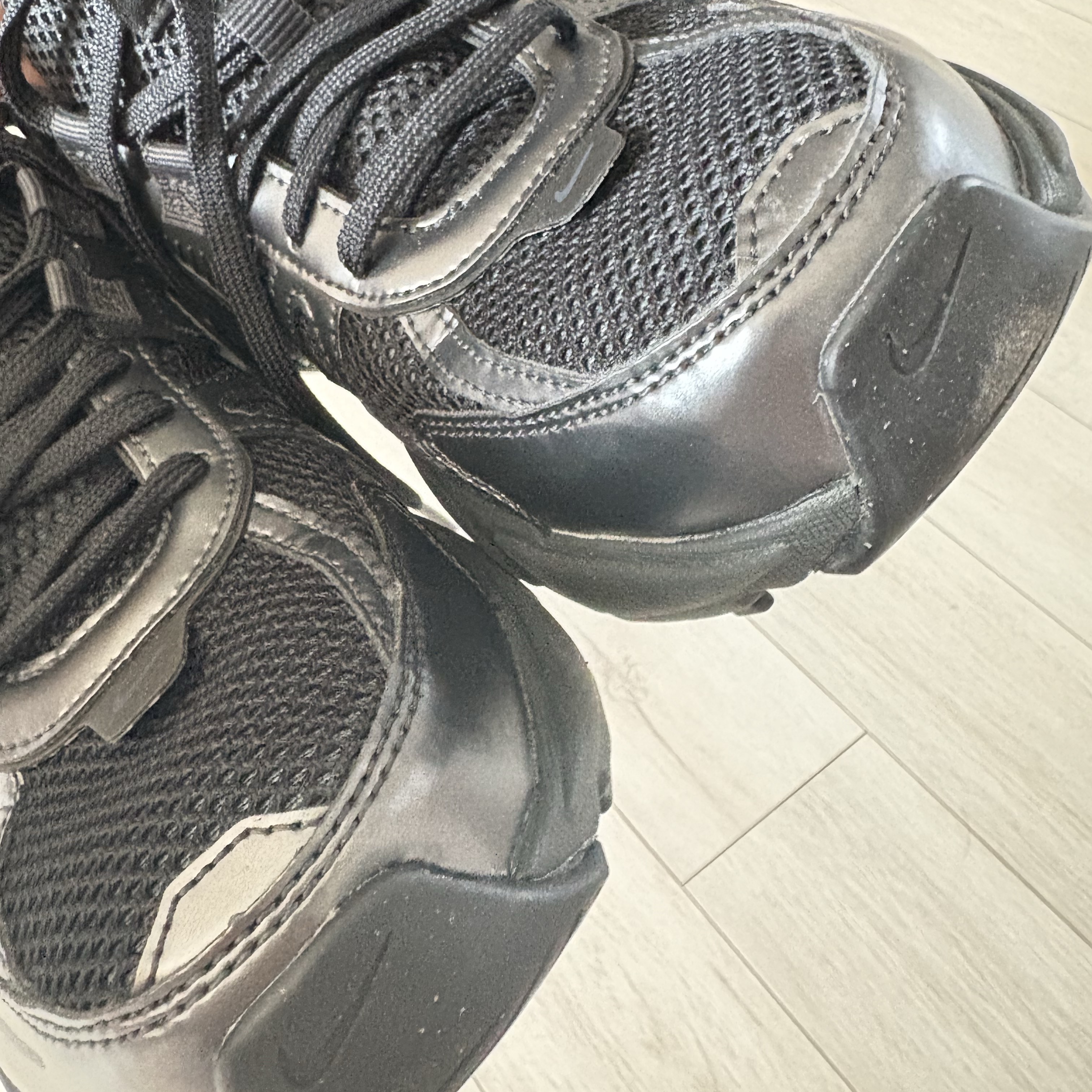 Nike V2K Run Black Anthracite 착용 스타일 - 1