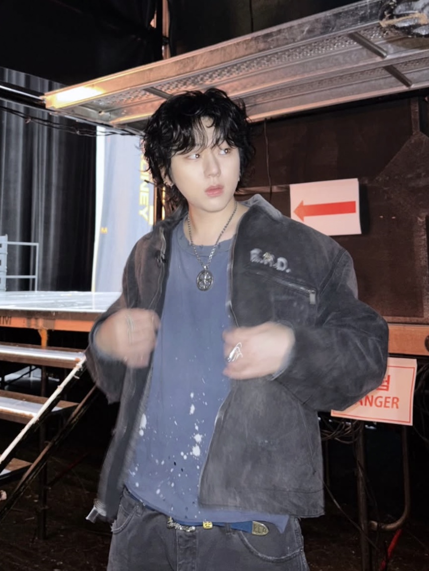 Hommless Painted VTG LS Tee Washed Navy 착용 스타일