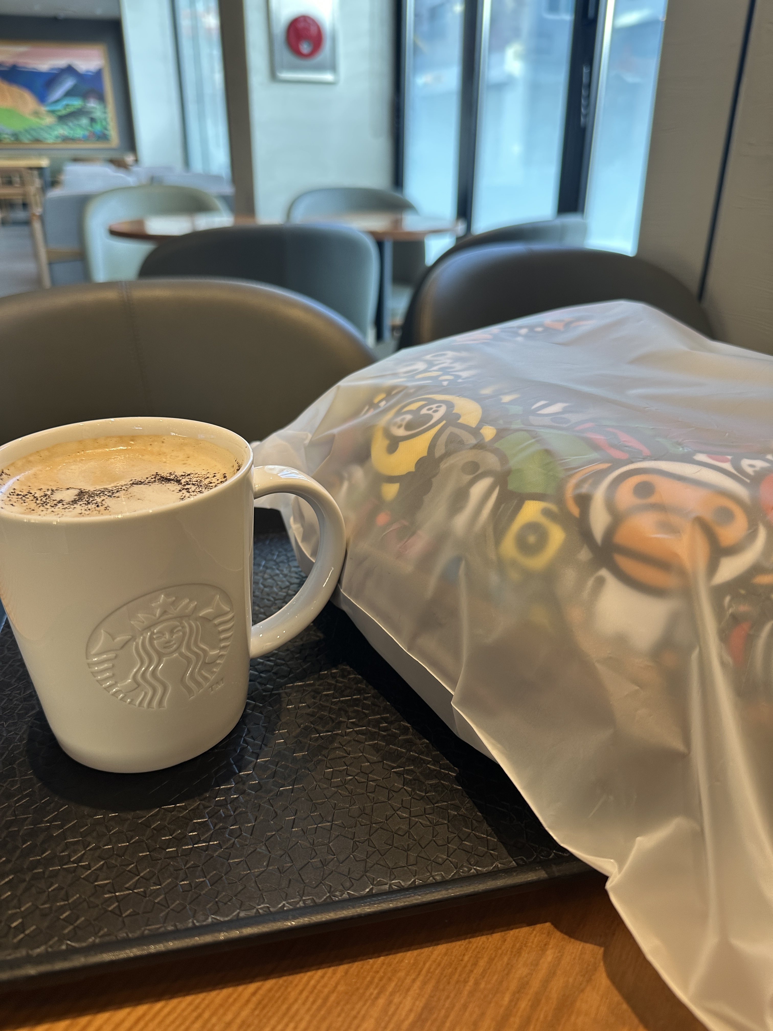 Starbucks x BAPE Baby Milo Neck Pillow 착용 스타일