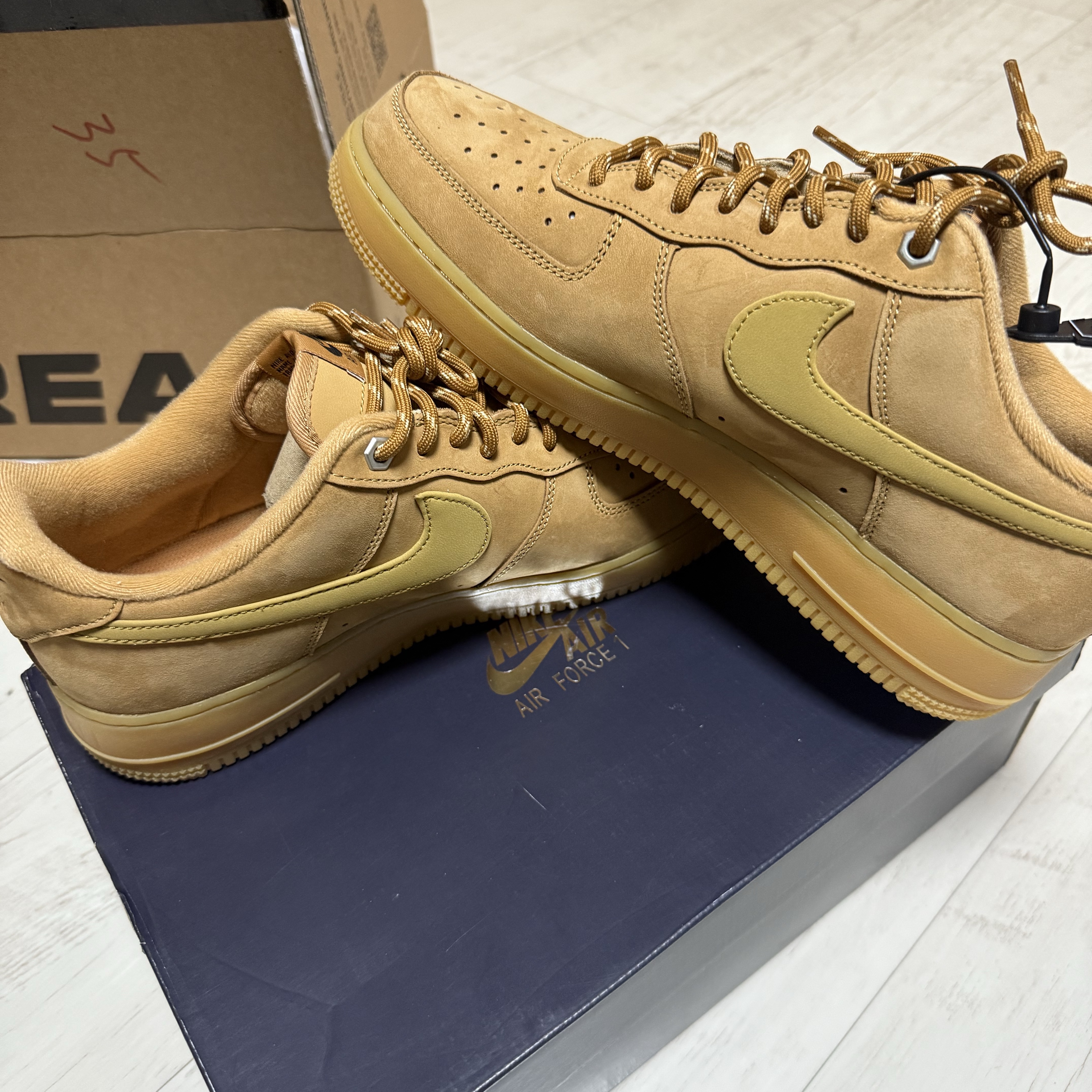 Nike Air Force 1 '07 WB Flax 착용 스타일