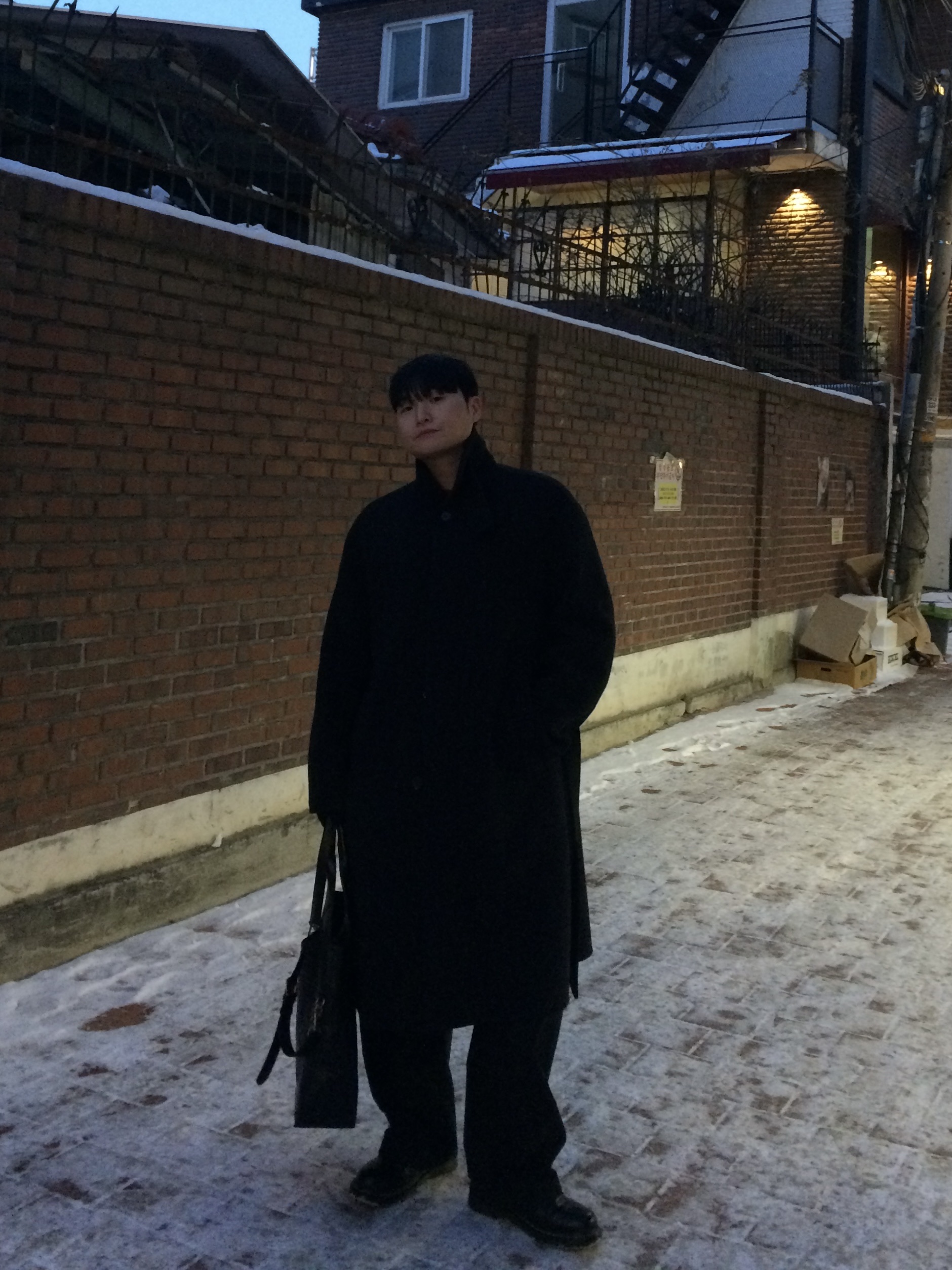 Customellow Cashmere Blended Oversized Fit Balmacaan Coat Black, Dr. Martens 1461 Smooth Black 착용 스타일 - 3