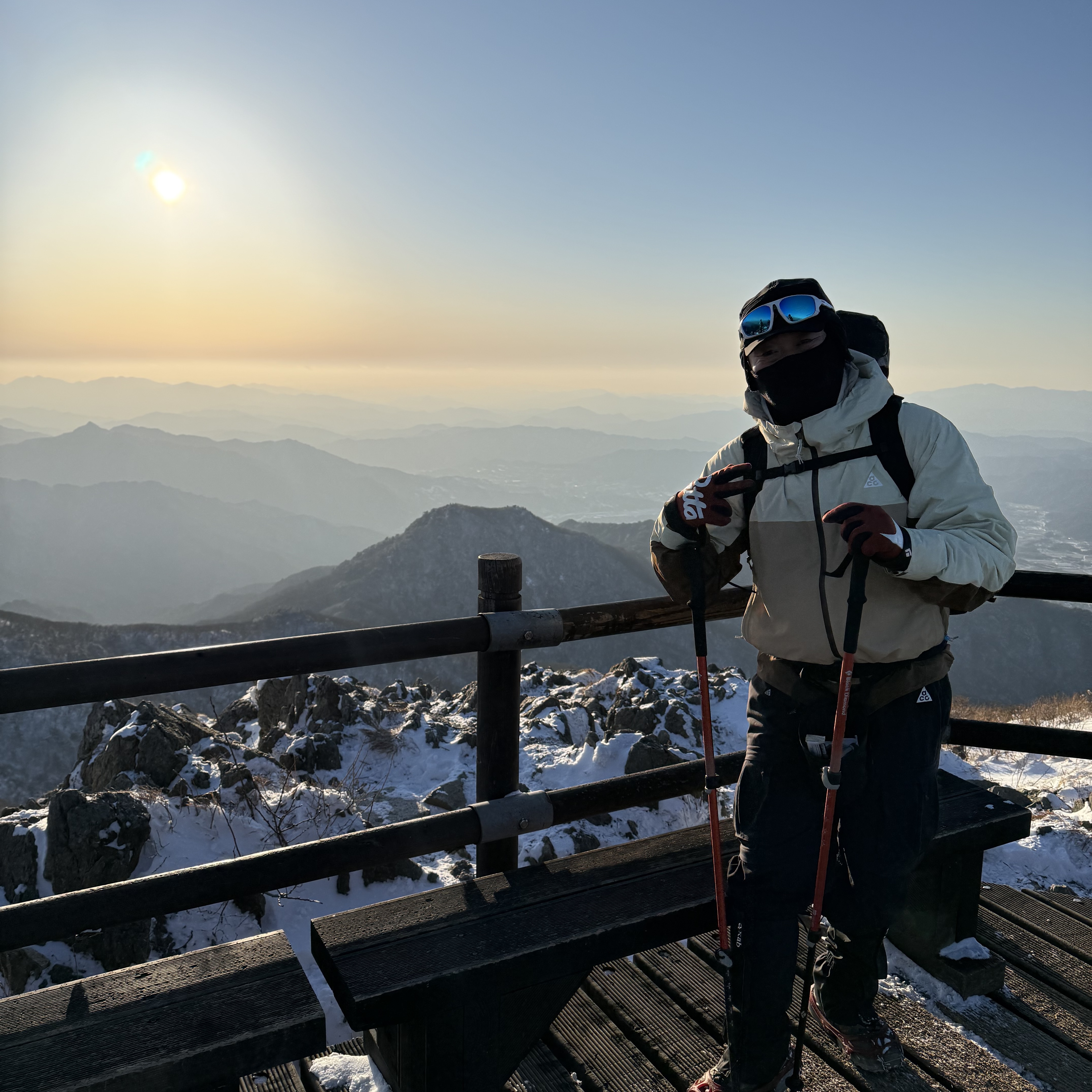 Rab Guide GTX Gauntlets Black, Nike ACG Smith Summit Cargo Pants Black Anthracite - Asia 착용 스타일