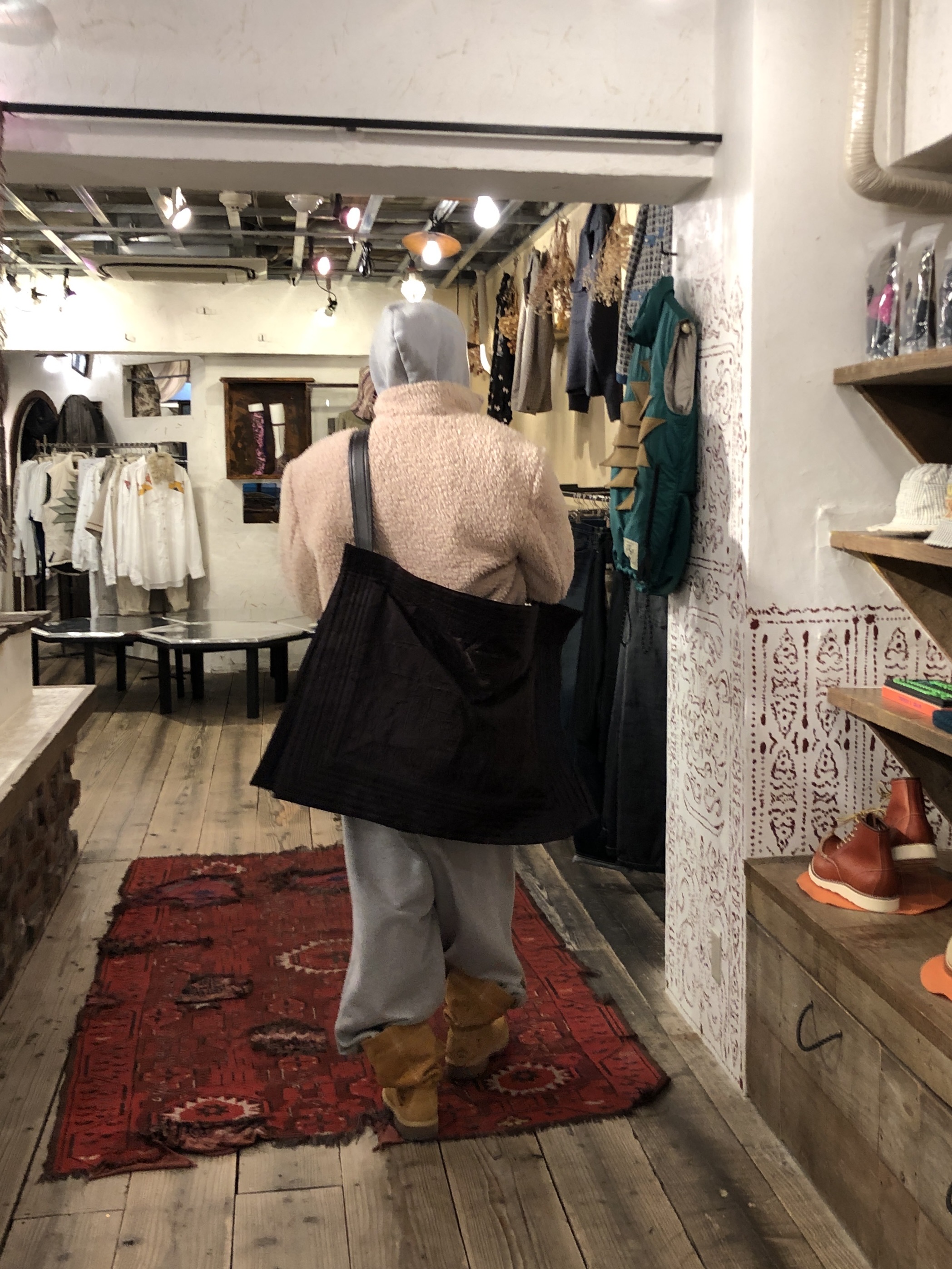 Yeezy HD-10 Grey - Korea Limited, H&M x Glenn Martens Oversized Tote Bag Dark Brown 착용 스타일 - 6
