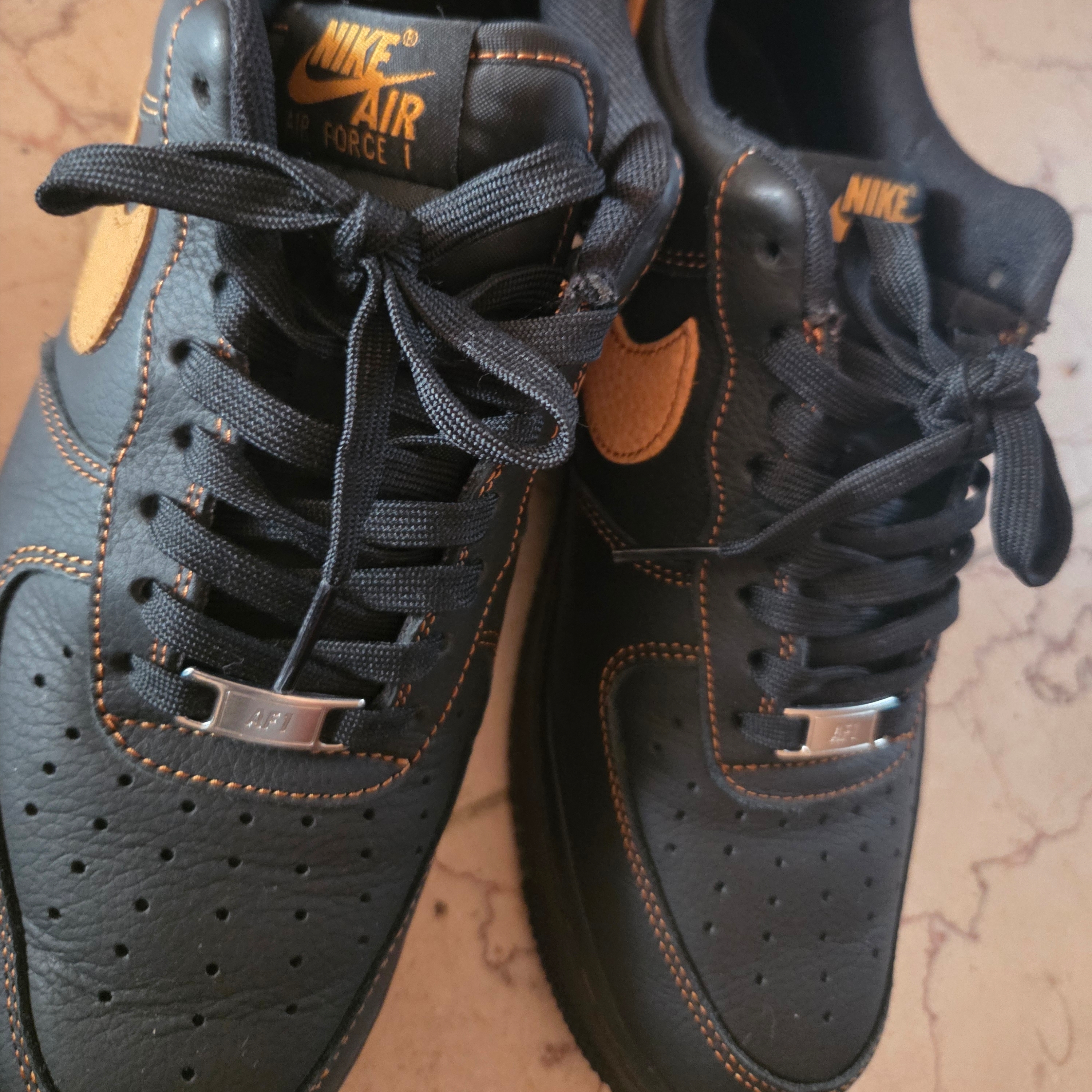 Nike Air Force 1 '07 LV8 Black Desert Ochre 착용 스타일