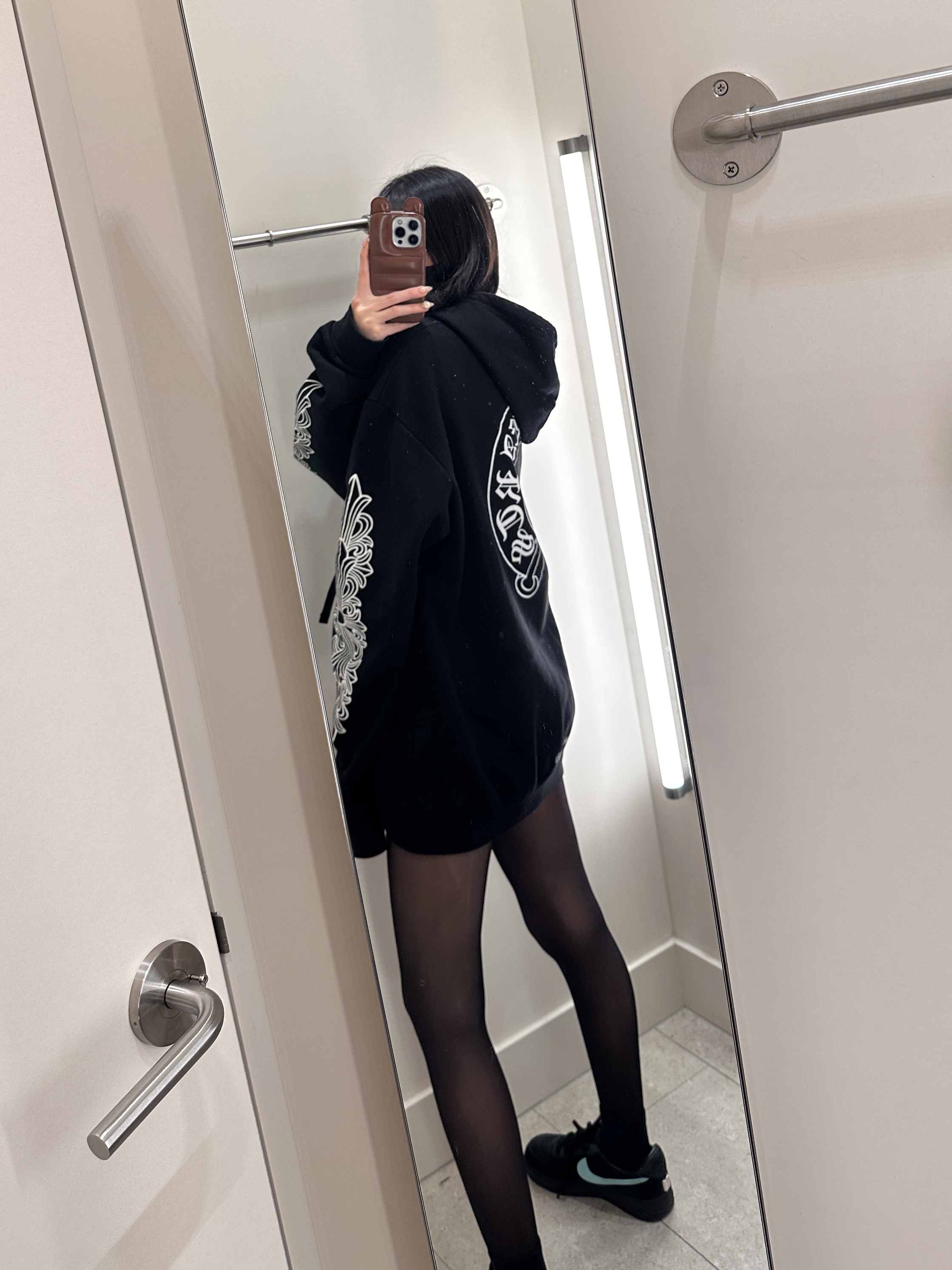 Chrome Hearts Horseshoe Floral Hoodie Black, Nike x Tiffany & Co. Air Force 1 Low SP 1837 착용 스타일 - 1