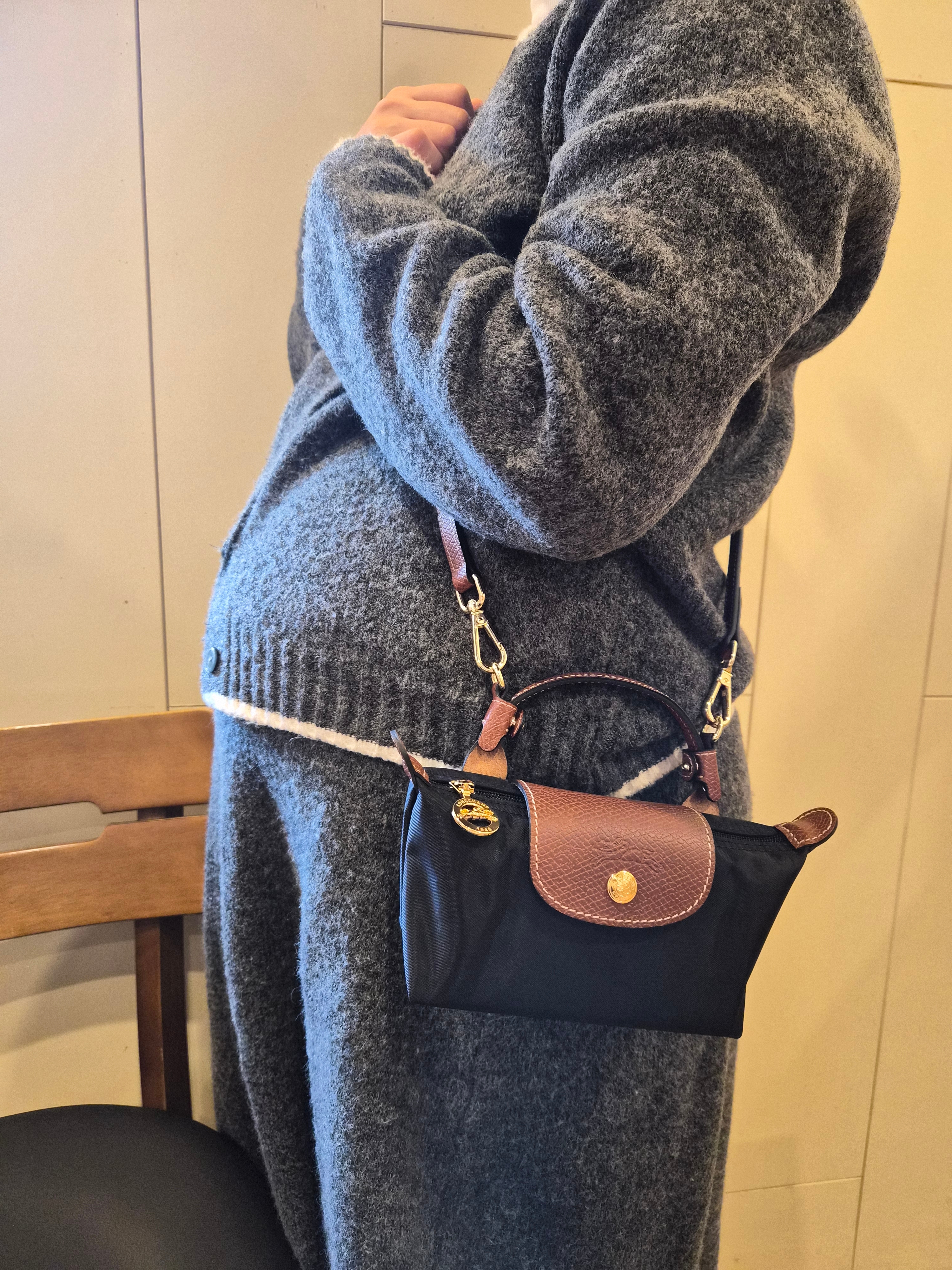 Longchamp Le Pliage Original Handle Pouch Black 착용 스타일