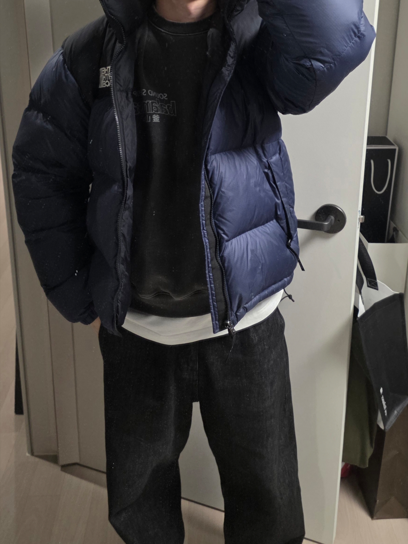 The North Face 1996 Eco Nuptse Jacket Navy 착용 스타일