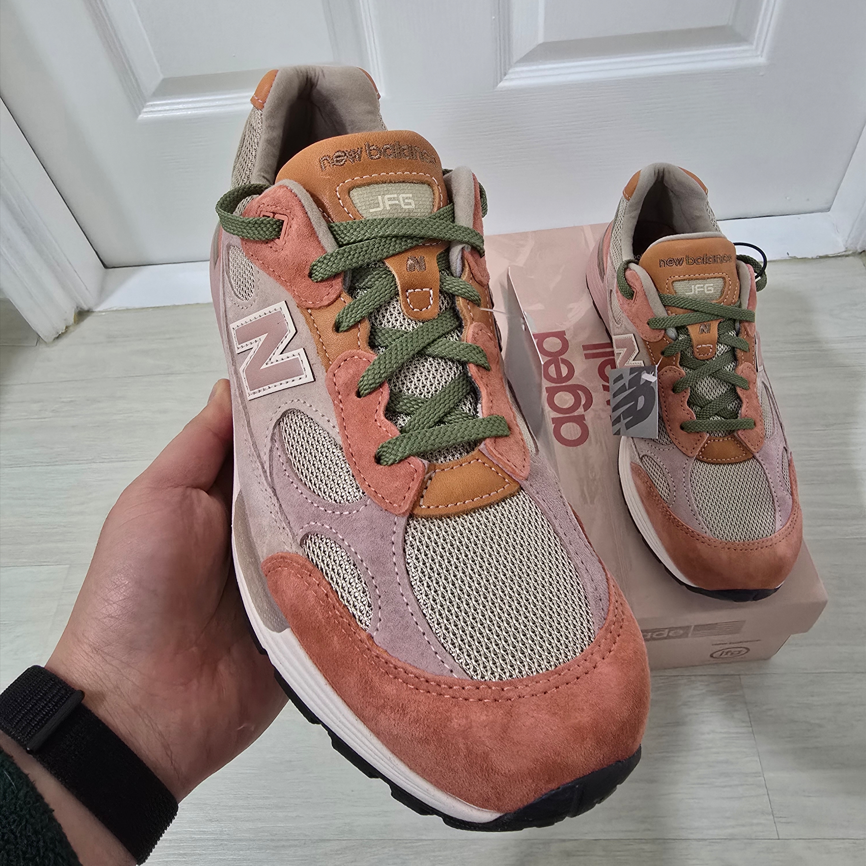 New Balance x Joe Freshgoods 992 Made in USA Aged Well 착용 스타일 - 1