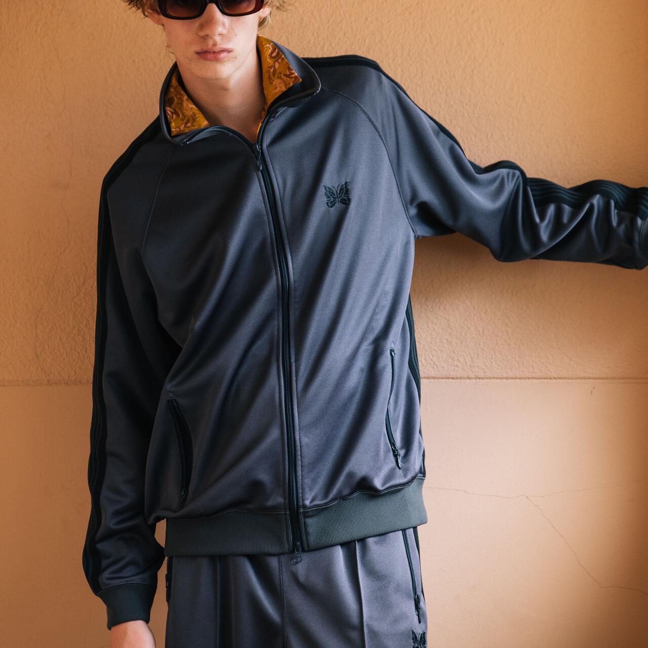 Needles Track Jacket Poly Smooth Charcoal 착용 스타일 - 3