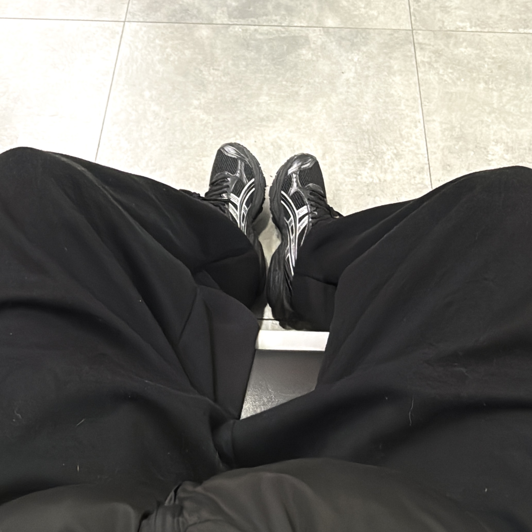 Asics Gel-Kayano 14 Black Pure Silver 착용 스타일