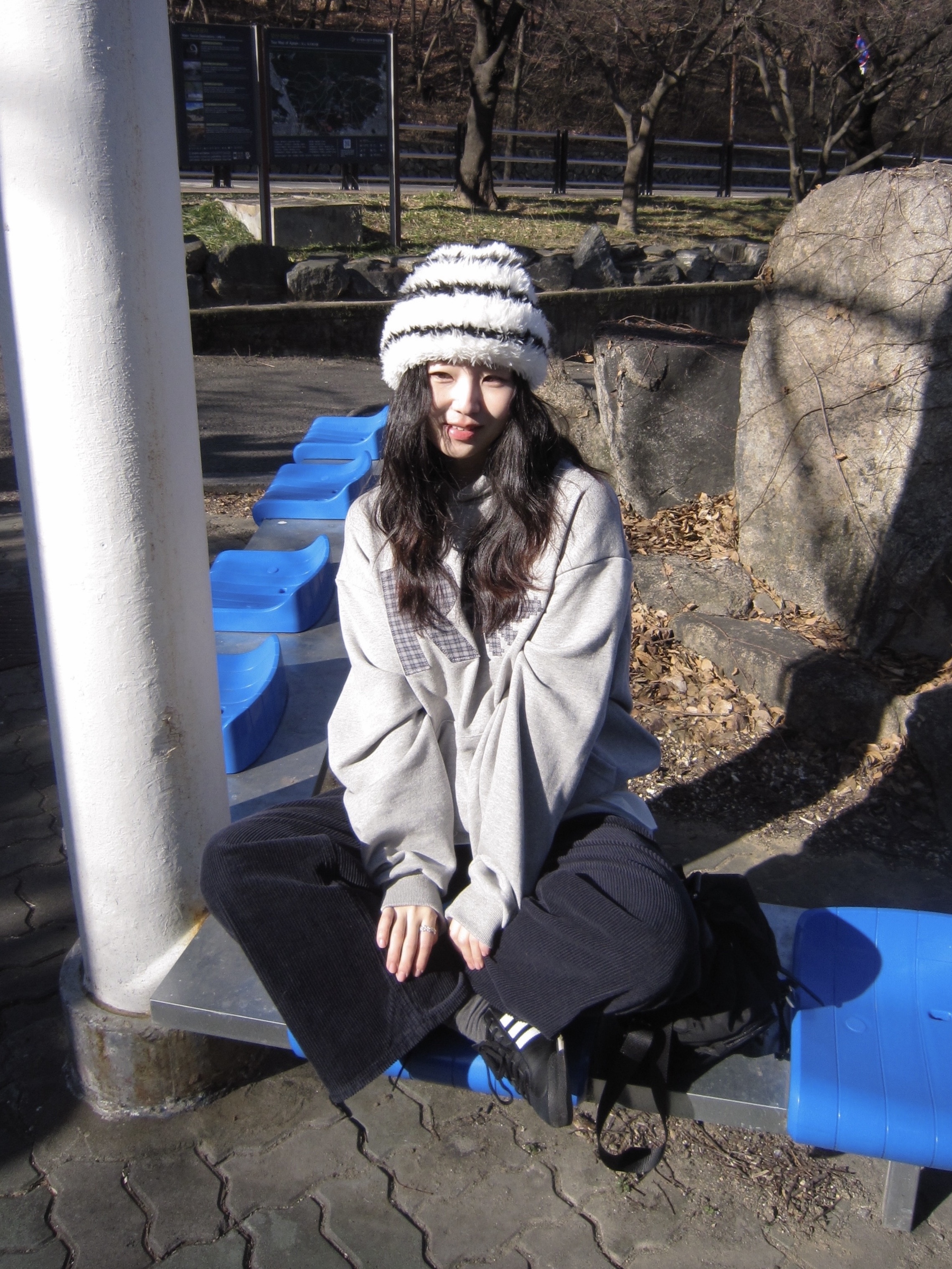 SLOW RECORD HOUSE Check Patch Hoodie Grey 착용 스타일 - 2