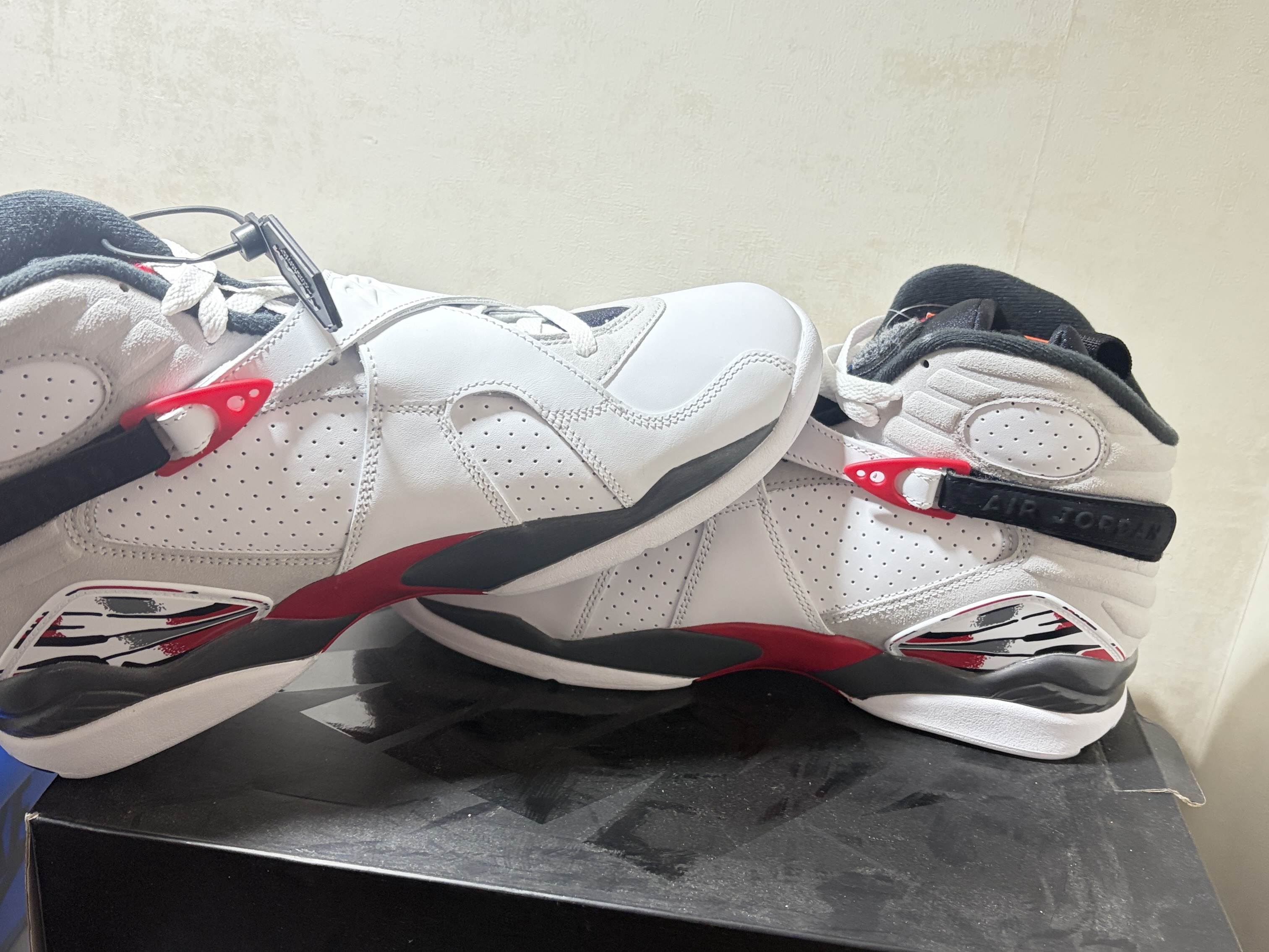 Jordan 8 Retro Bugs Bunny 2025 착용 스타일 - 2