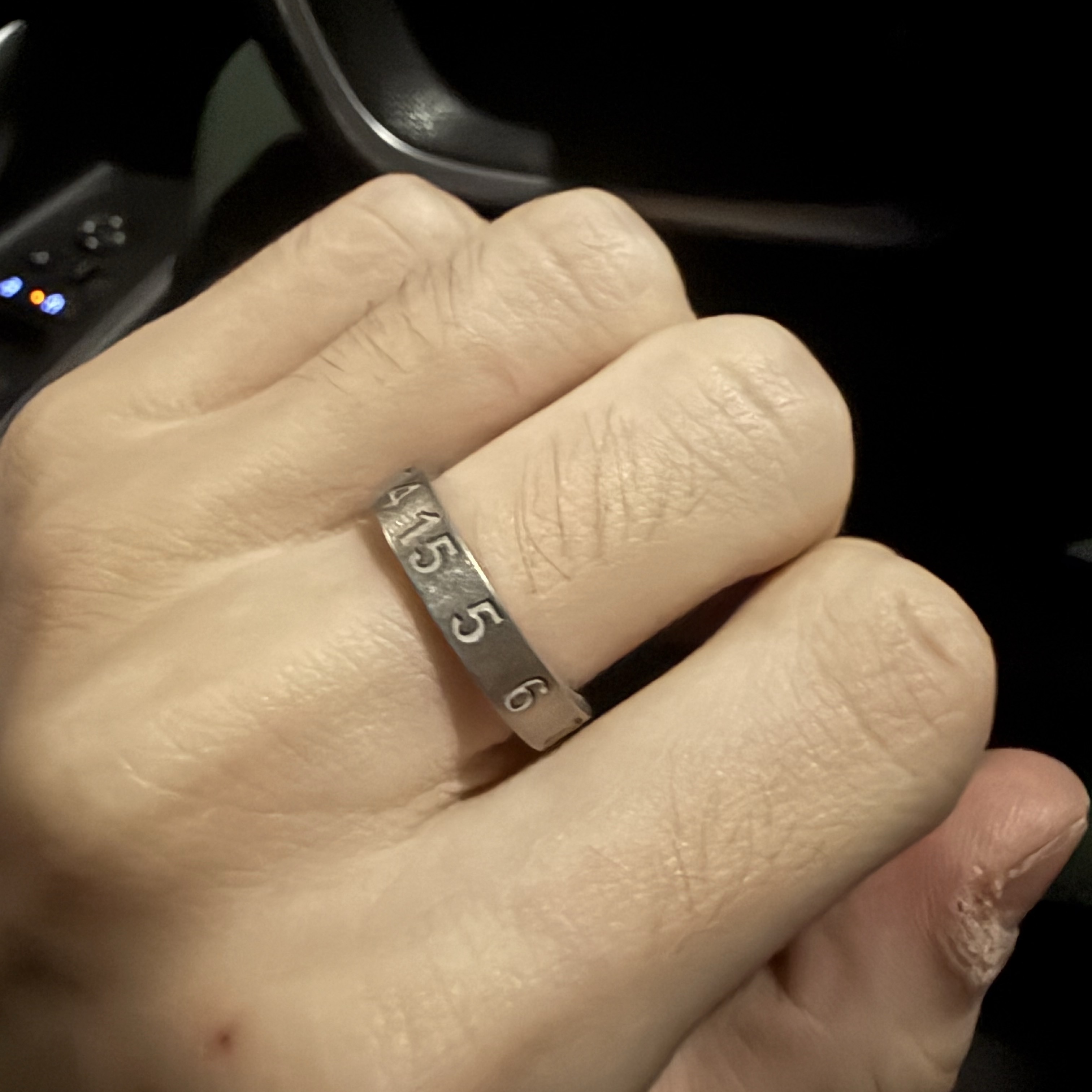 Maison Margiela Numerical Silver Ring Silver 착용 스타일