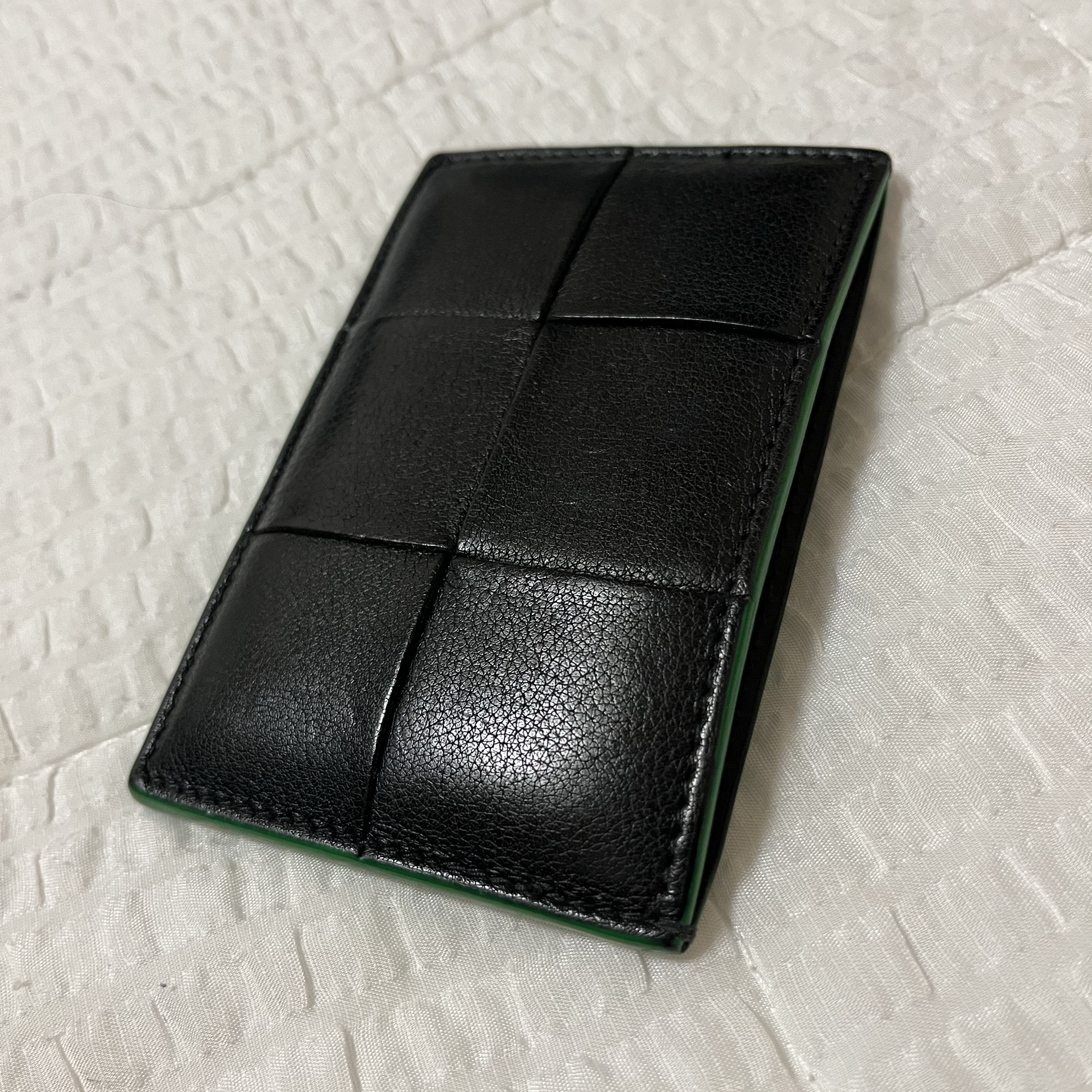 Bottega Veneta Credit Card Case Calfskin Fondant 착용 스타일