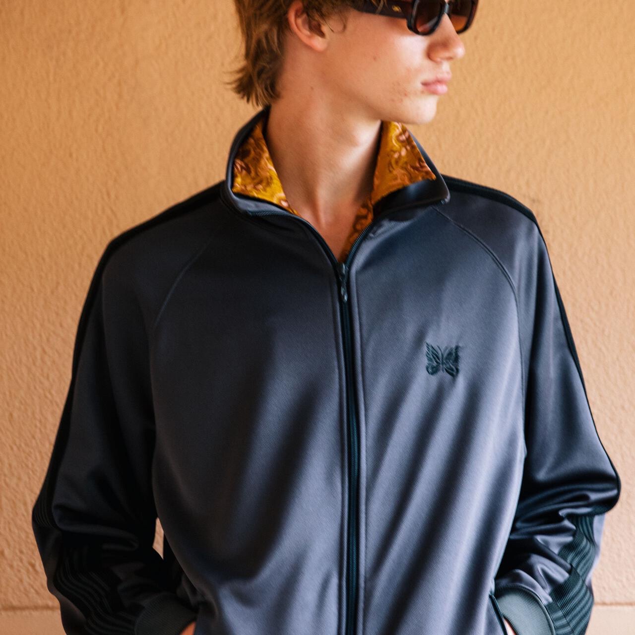 Needles Track Jacket Poly Smooth Charcoal 착용 스타일 - 2