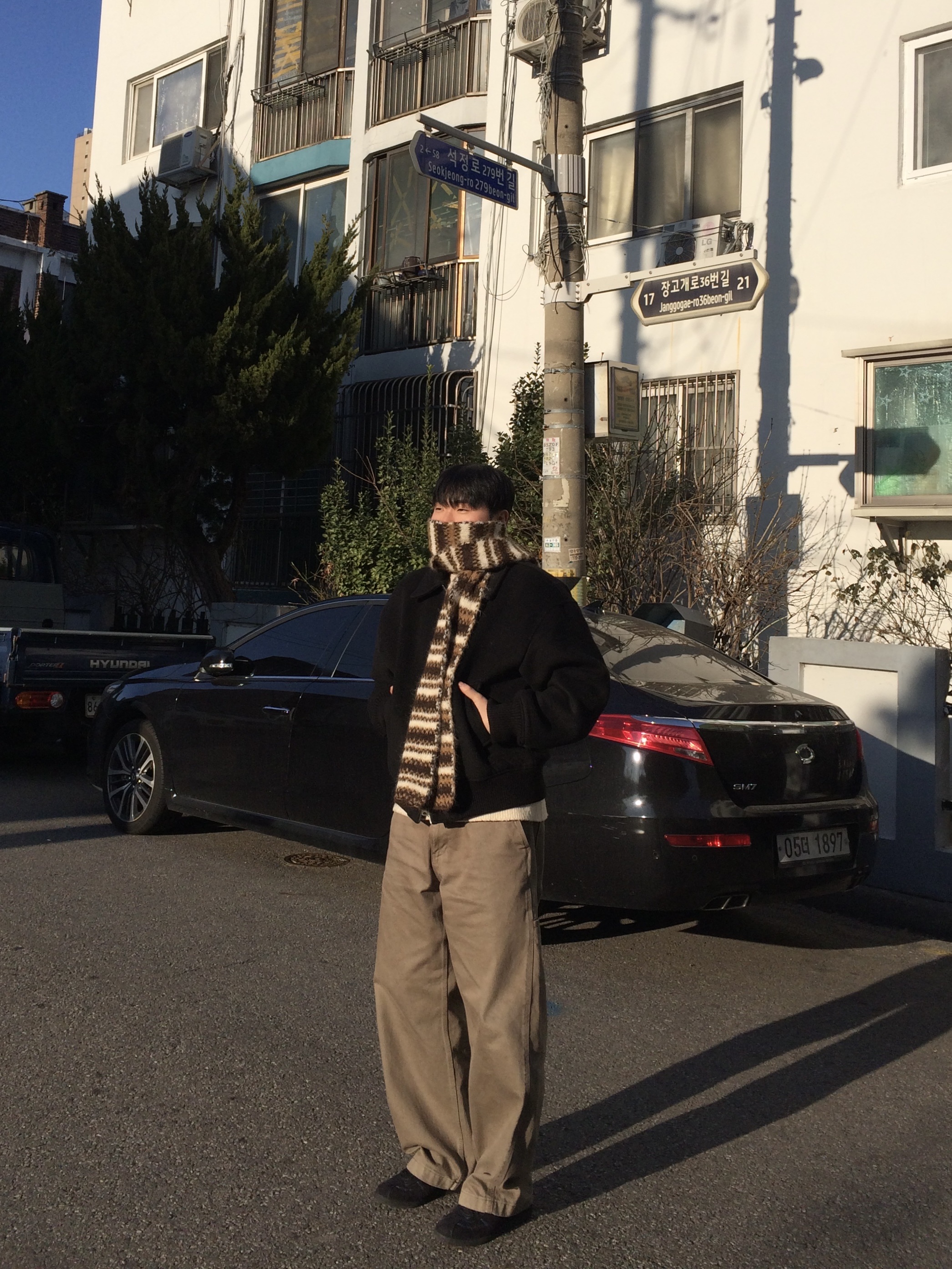 (W) GU Barrel Leg Pants Olive 착용 스타일 - 2