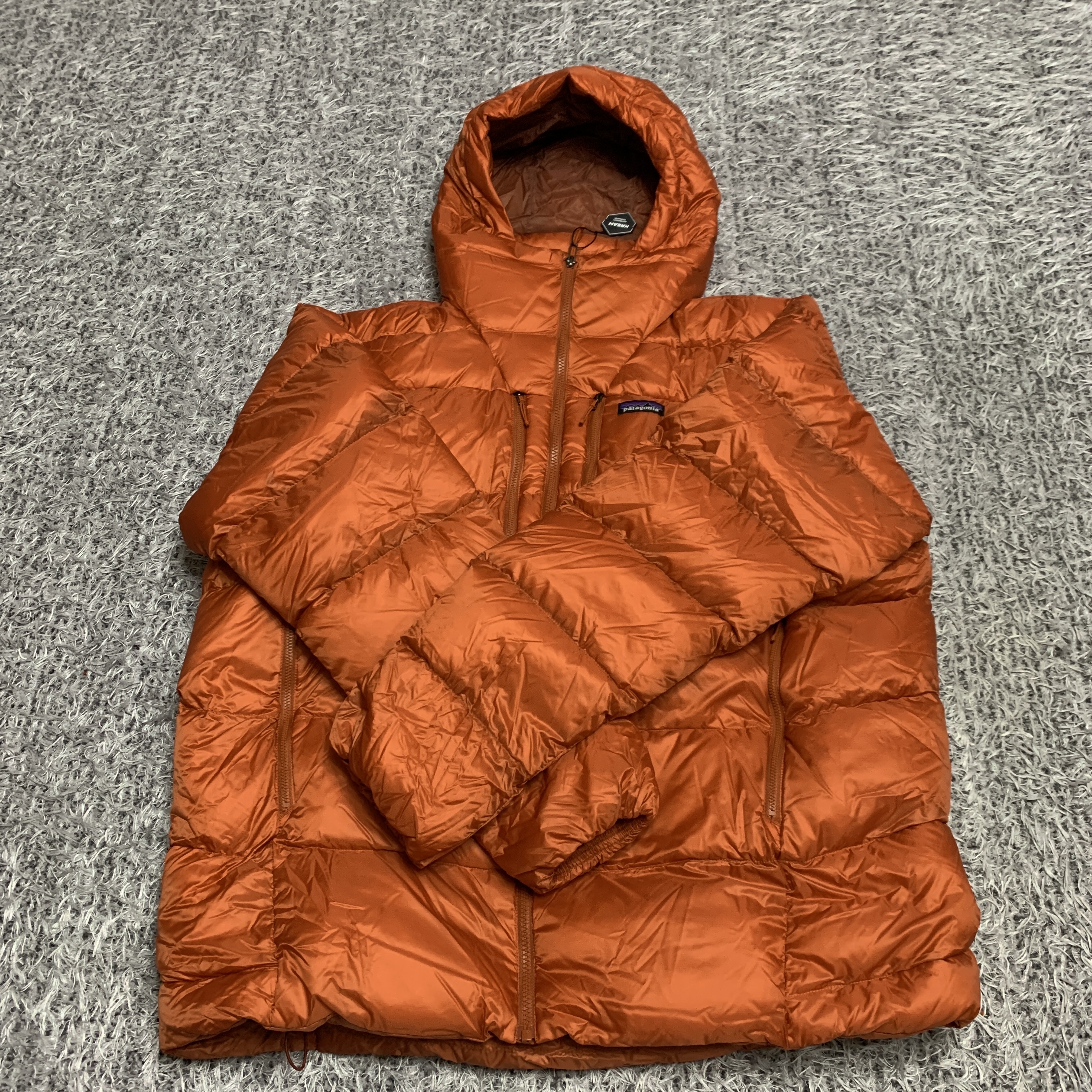 Patagonia Fitz Roy Down Hoody Redtail Rust 착용 스타일