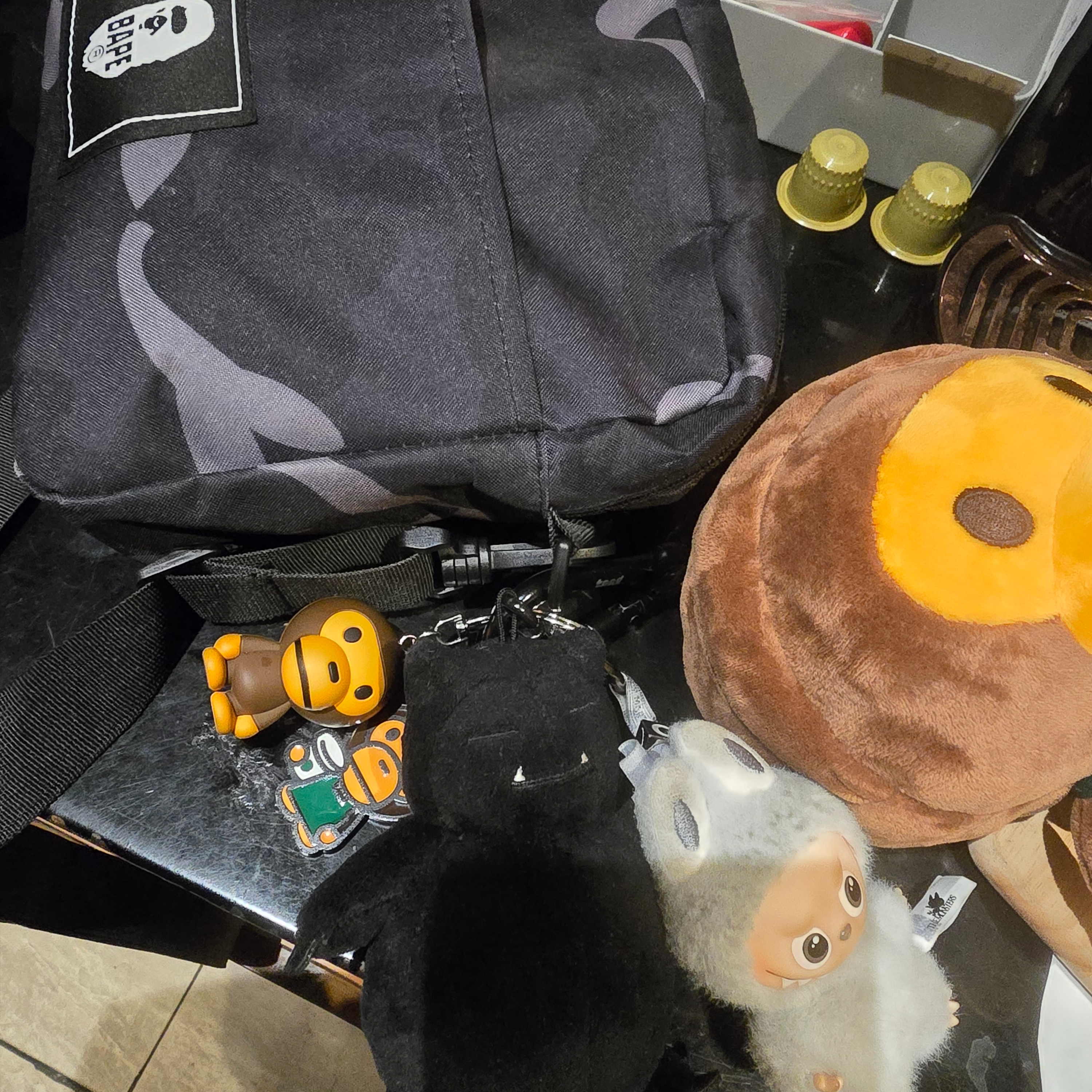 Starbucks x BAPE Baby Milo Foldable Bag, Starbucks x BAPE Baby Milo Keychain 착용 스타일