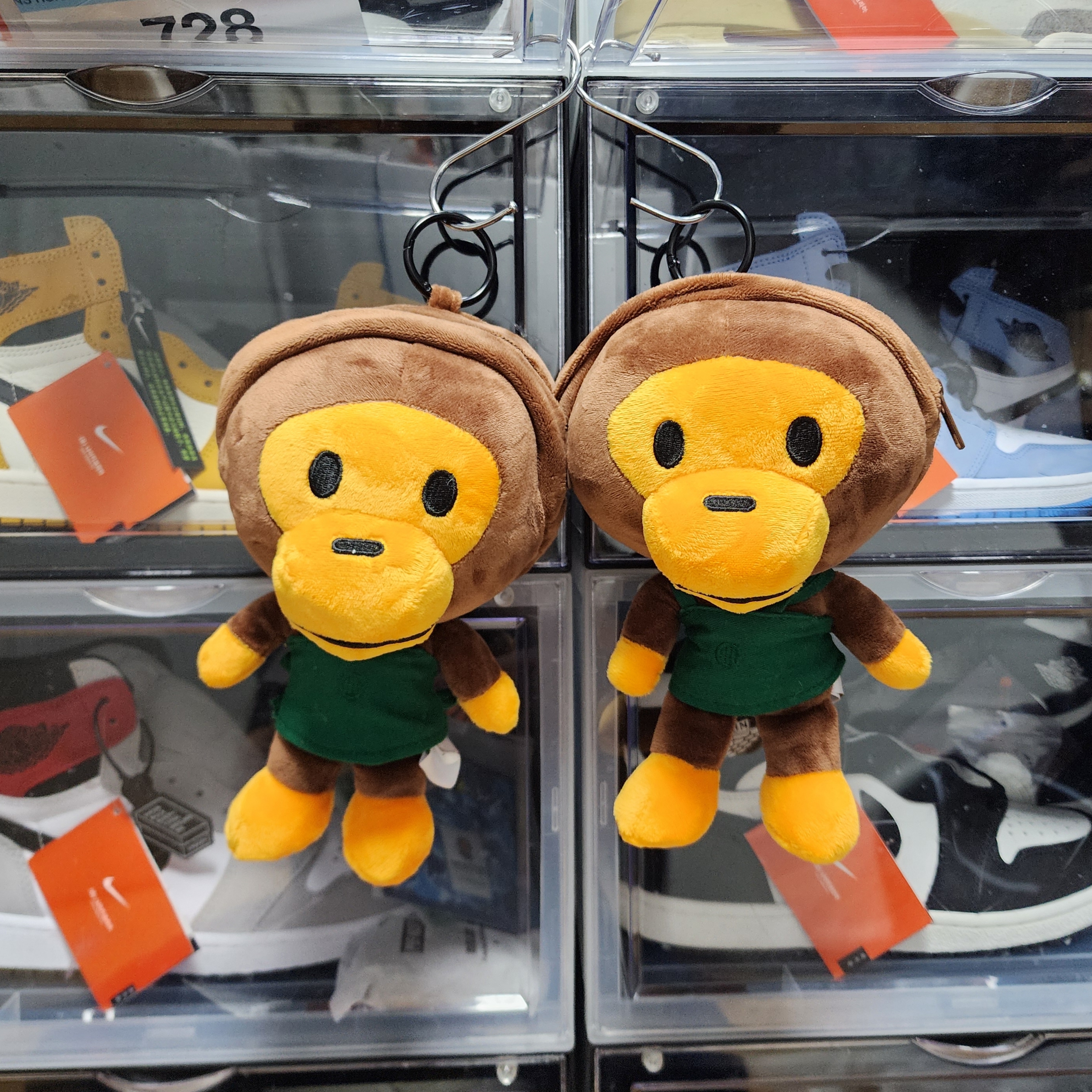 Starbucks x BAPE Baby Milo Foldable Bag 착용 스타일 - 1