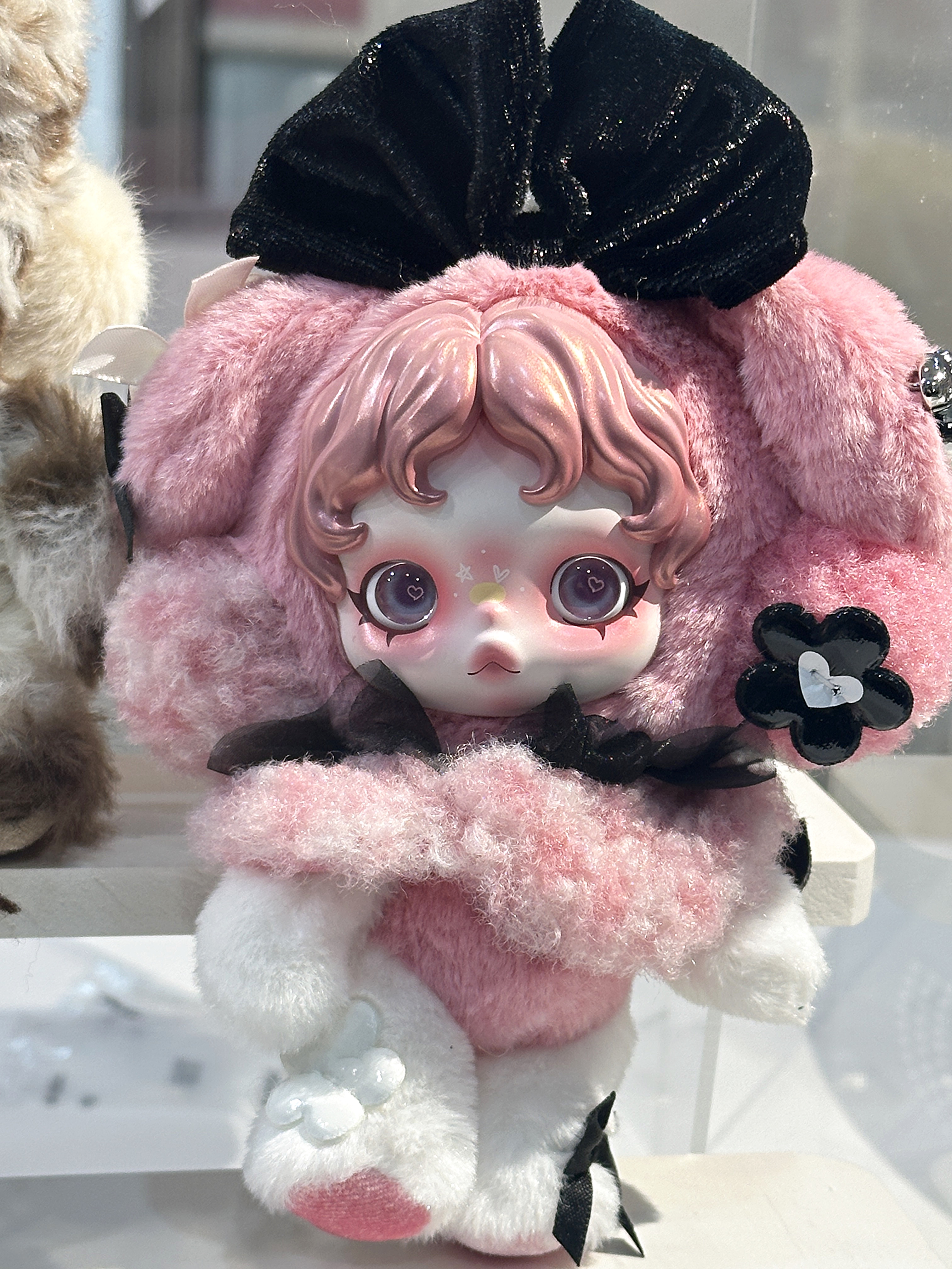 Pop Mart Skullpanda x My Melody Plush 착용 스타일
