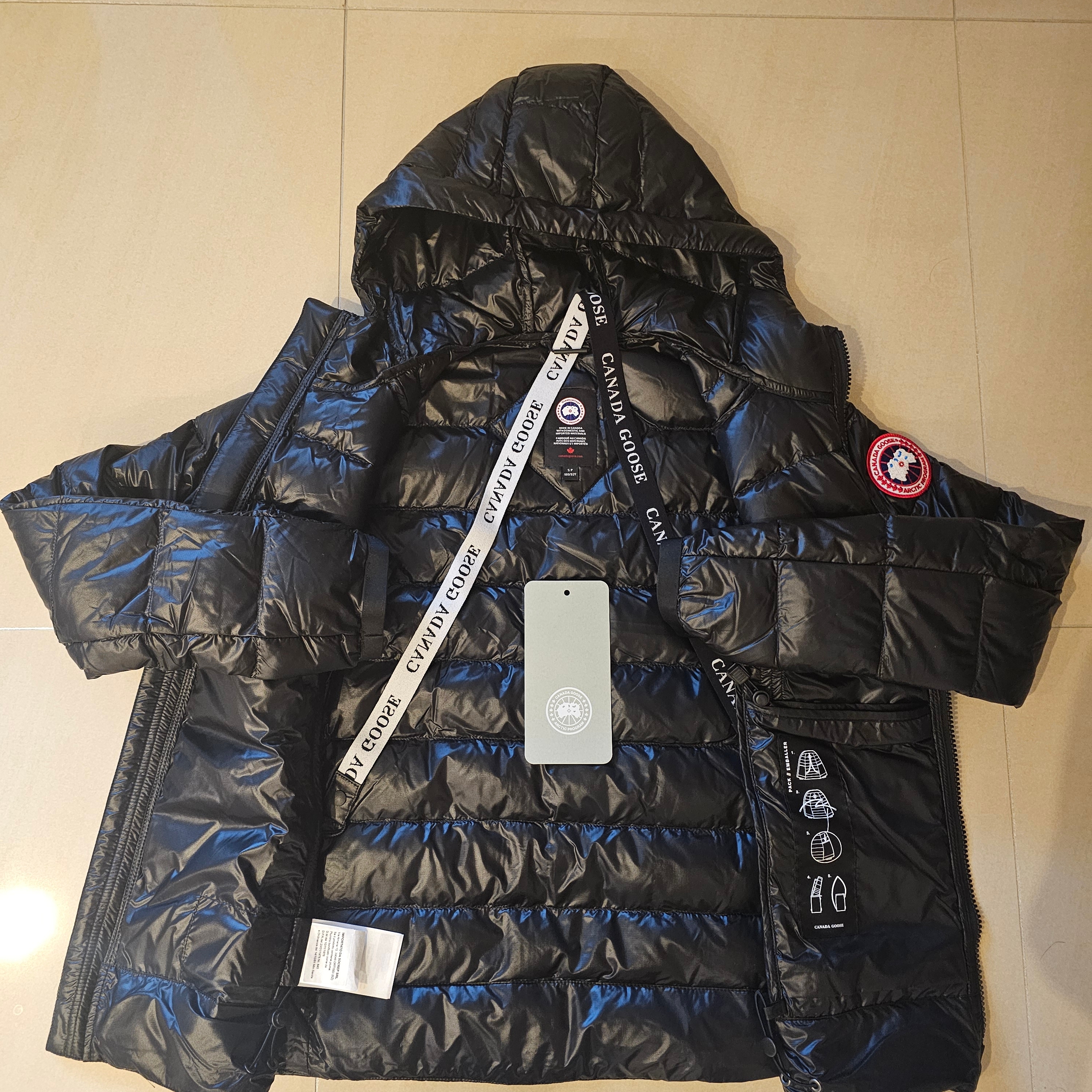Canada Goose Crofton Down Hoodie Black 착용 스타일 - 2
