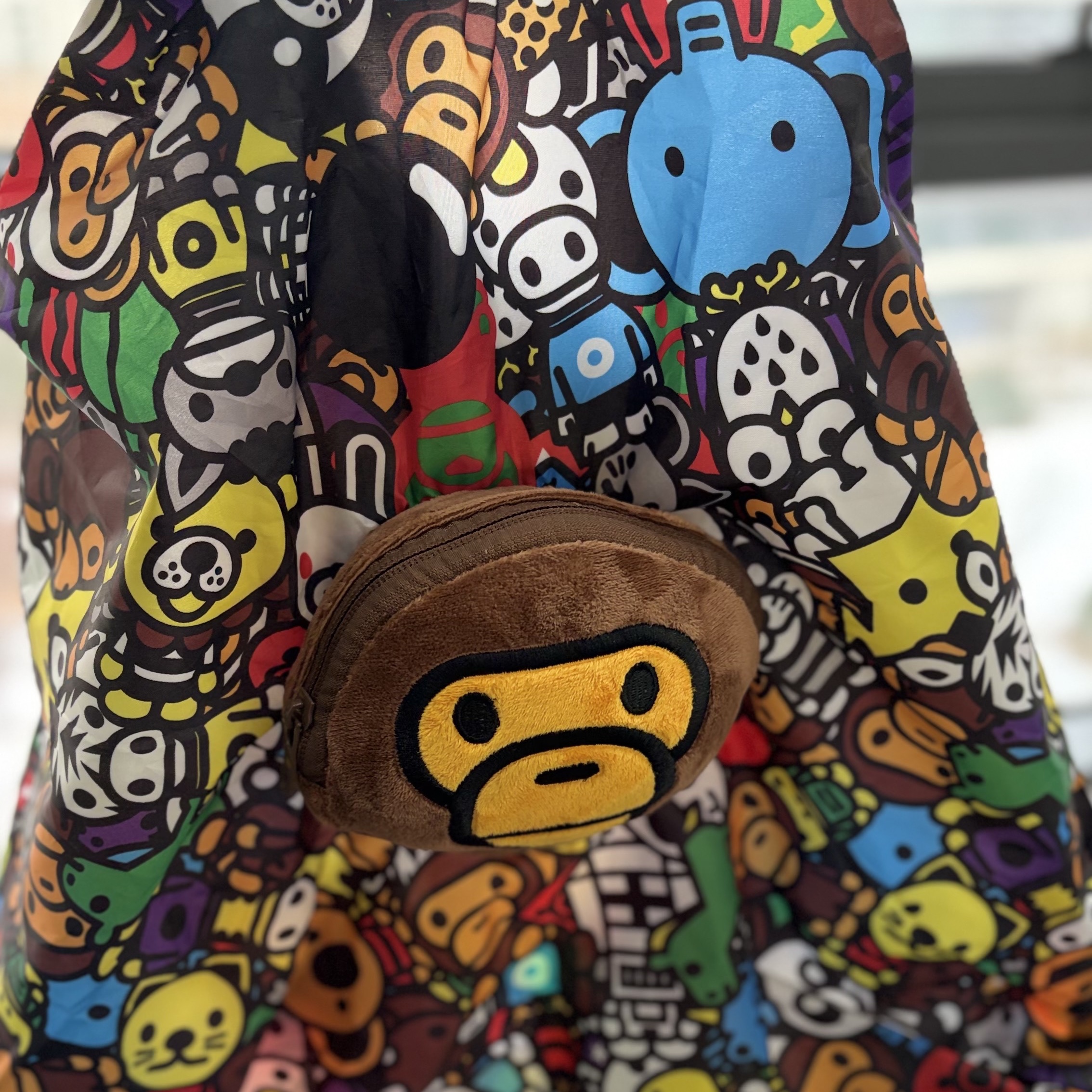 Starbucks x BAPE Baby Milo Foldable Bag 착용 스타일 - 3