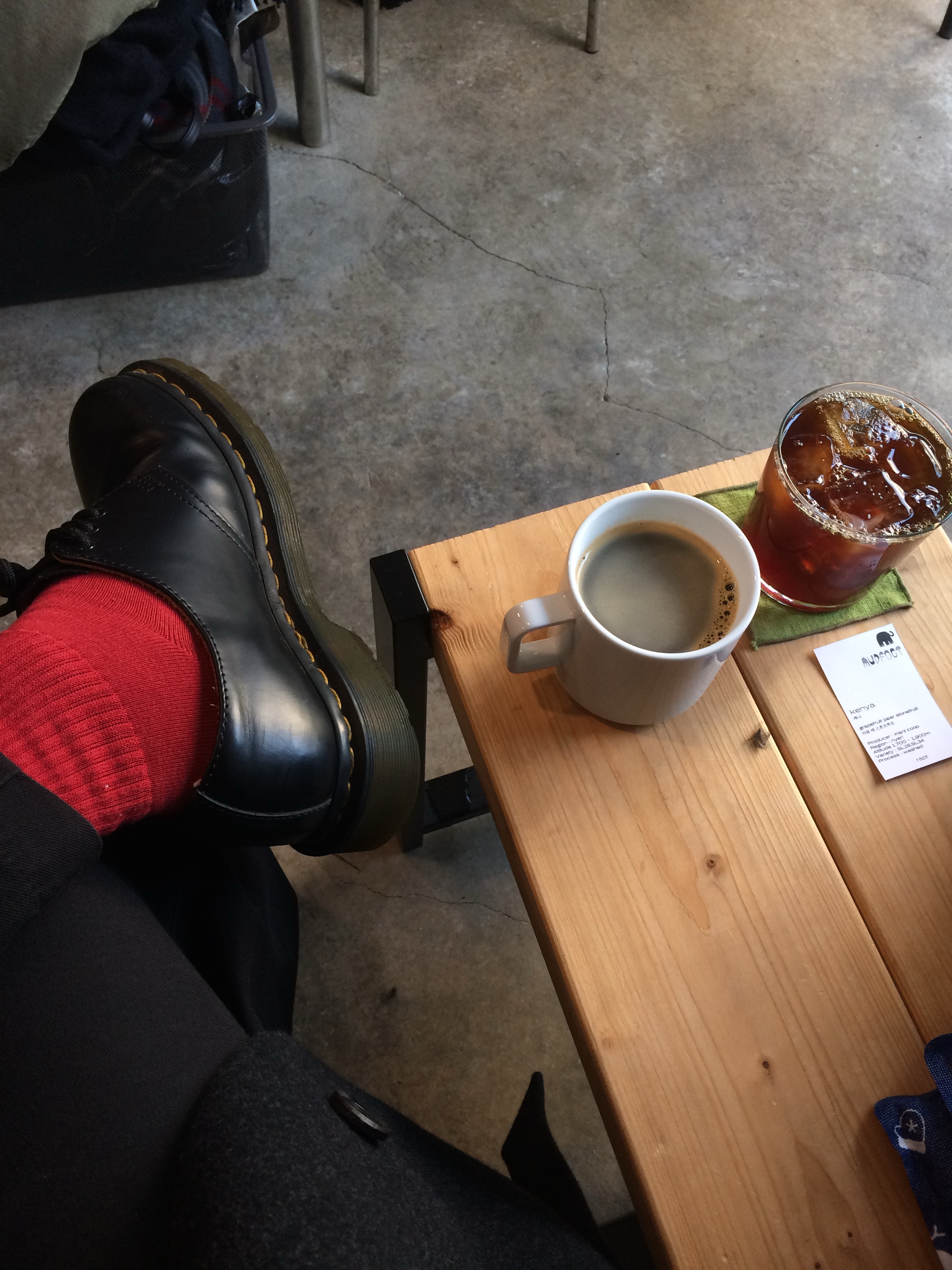 Customellow Cashmere Blended Oversized Fit Balmacaan Coat Black, Dr. Martens 1461 Smooth Black 착용 스타일 - 4