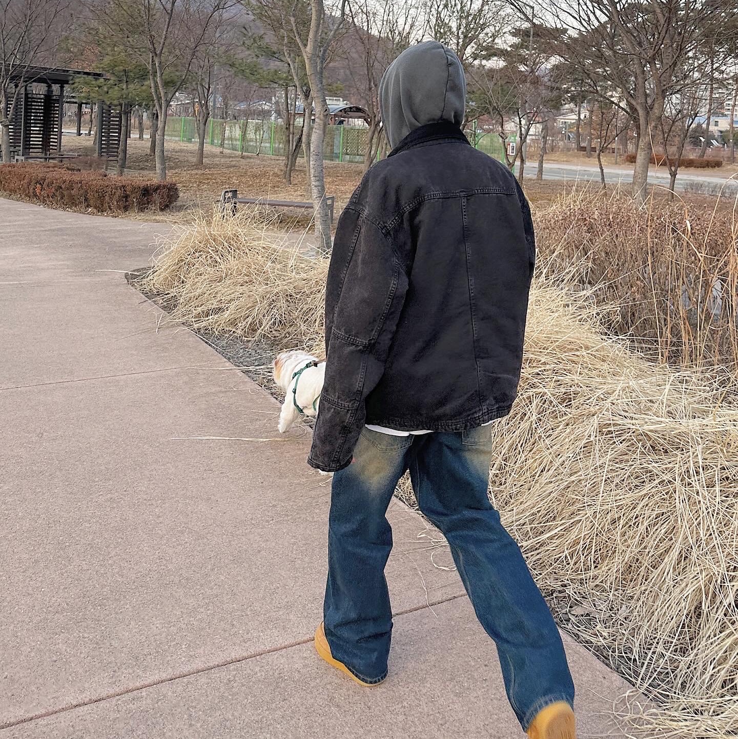 Stussy Washed Canvas Shop Jacket Black, Nike Air Force 1 '07 WB Flax 착용 스타일 - 1