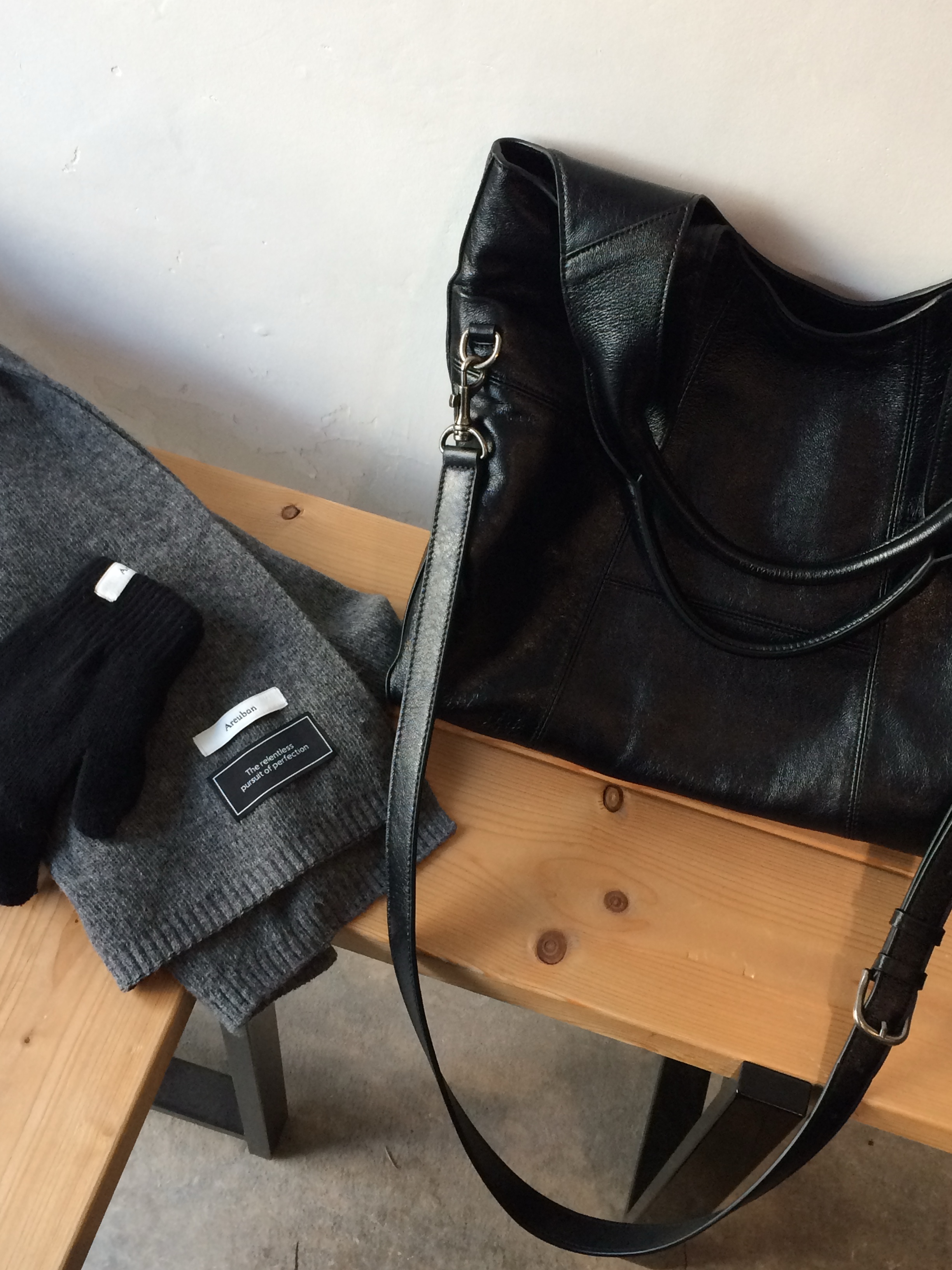 Customellow Cashmere Blended Oversized Fit Balmacaan Coat Black, Dr. Martens 1461 Smooth Black 착용 스타일 - 5