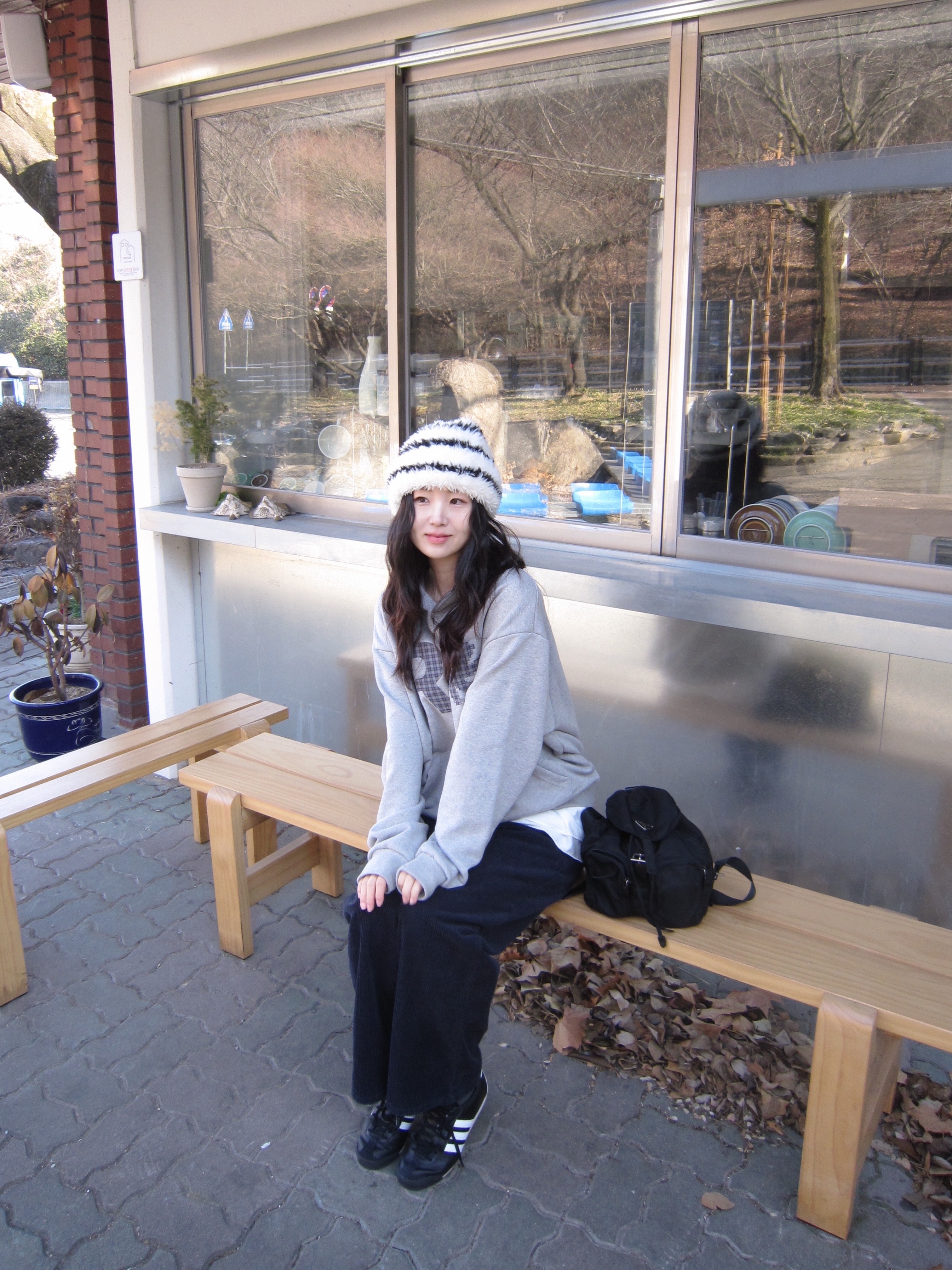 SLOW RECORD HOUSE Check Patch Hoodie Grey 착용 스타일 - 3
