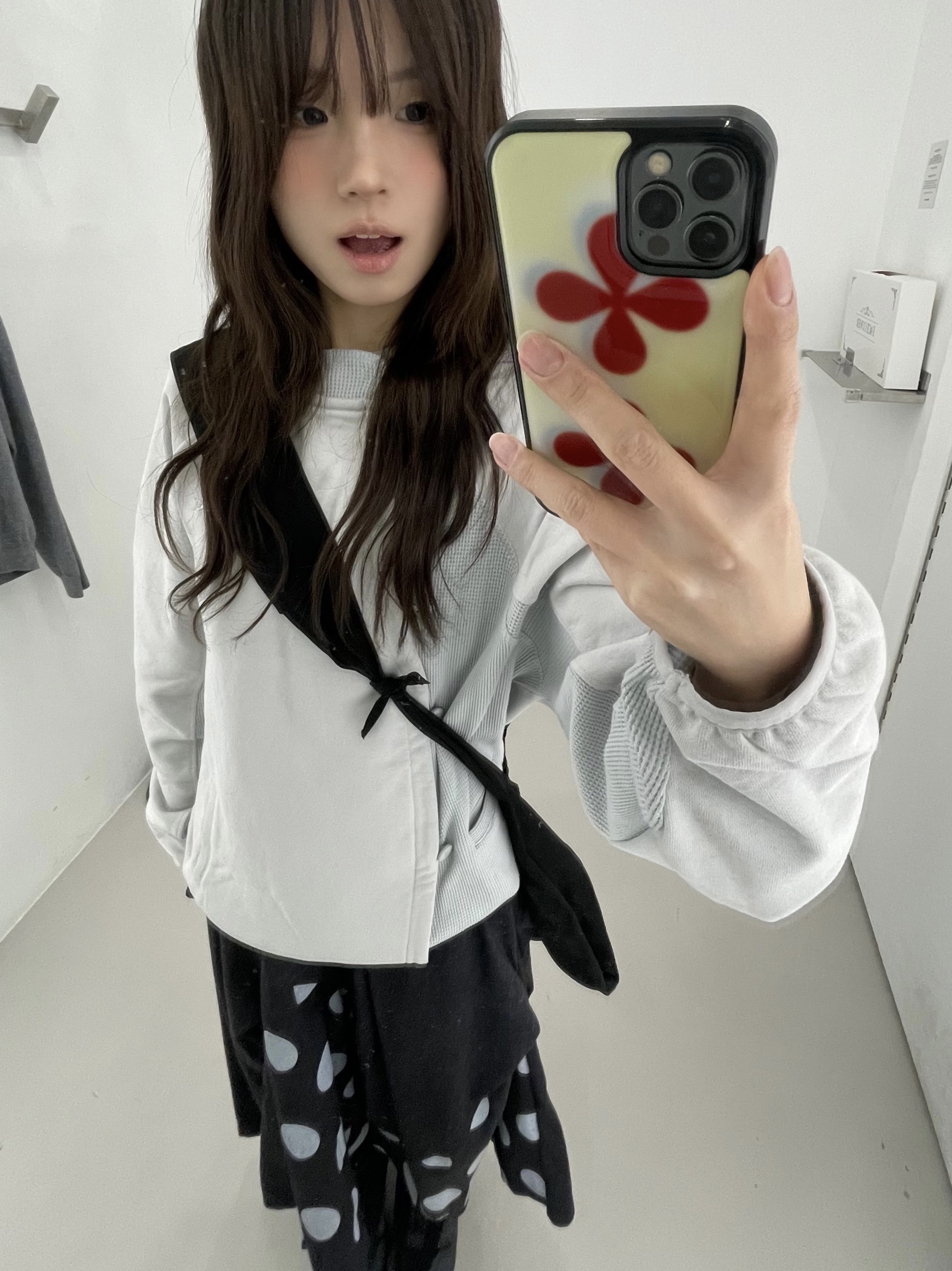 (W) Nike Air Max SNDR Gore-Tex Black and Dark Smoke Grey 착용 스타일