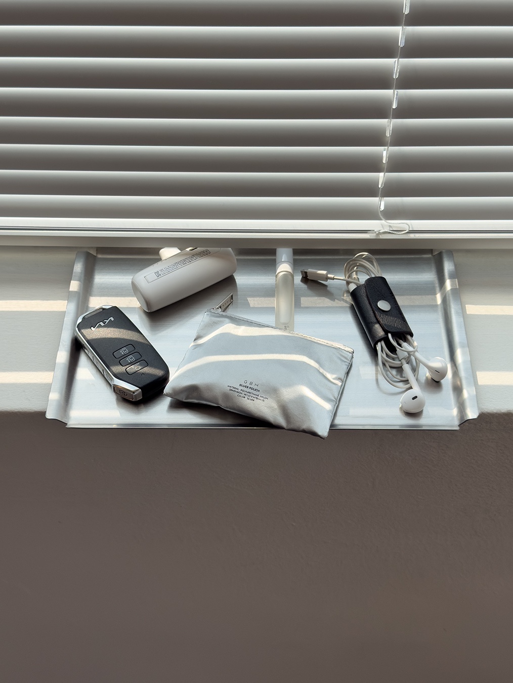 GBH HOME Silver Pouch M, GBH HOME Stainless Steel Tray L 착용 스타일