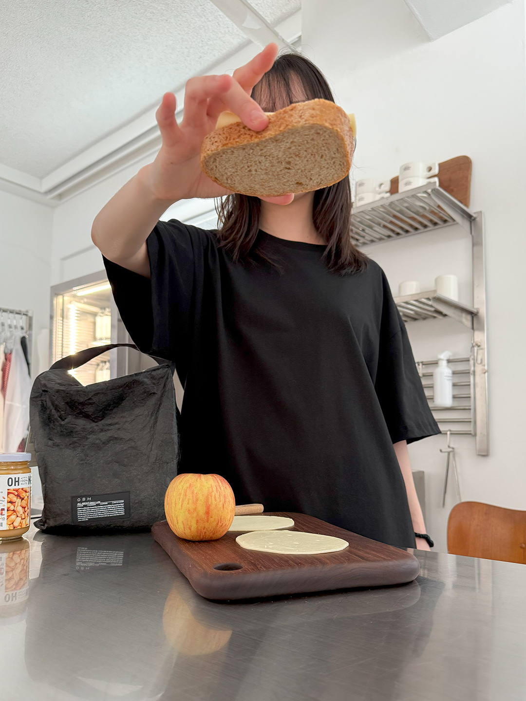 GBH HOME Lunch Bag Charcoal, GBH HOME Wood Plate 착용 스타일 - 2
