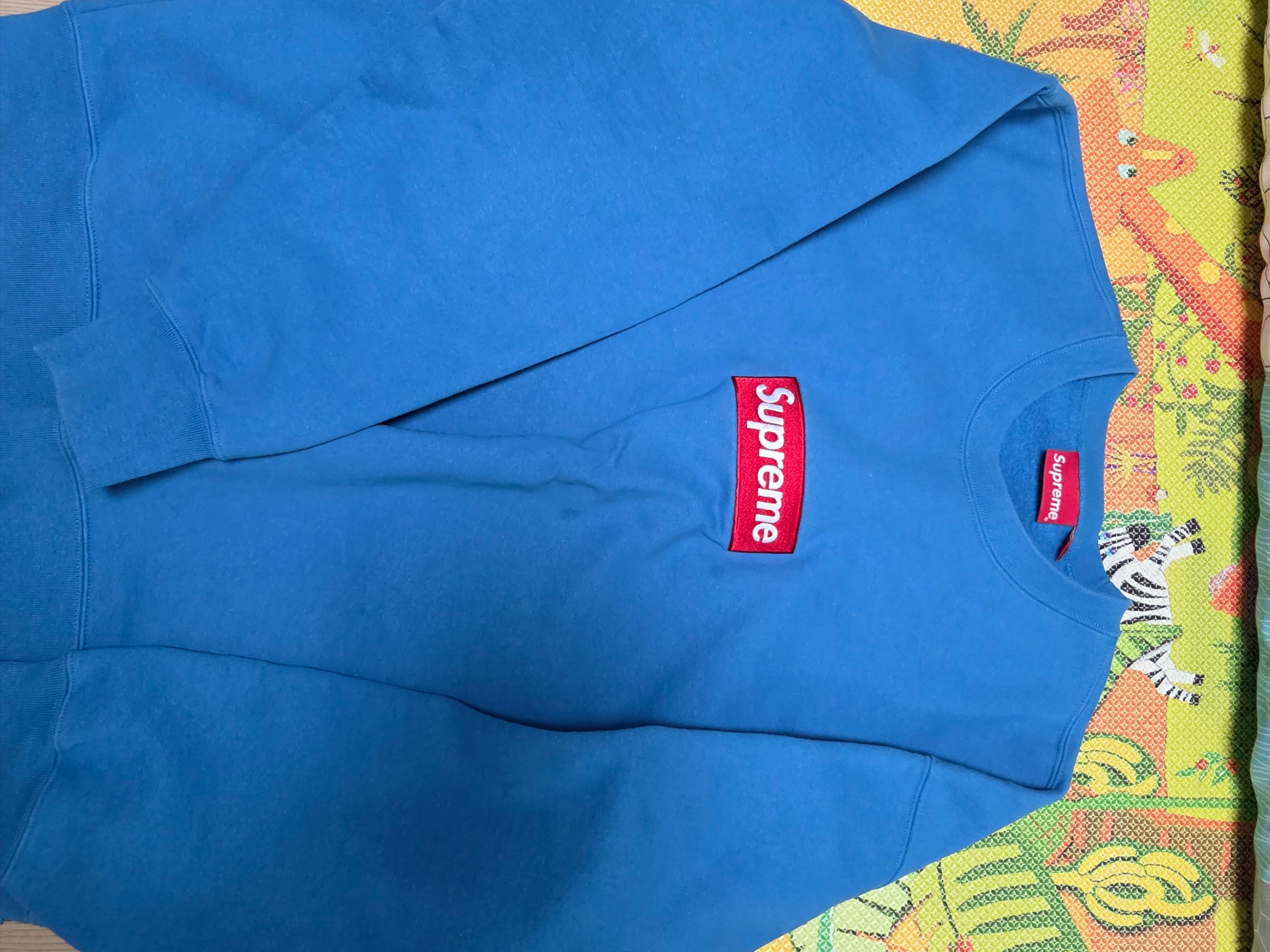 Supreme Box Logo Hooded Sweatshirt Cyan - 25FW, Supreme Box Logo Crewneck Blue - 22FW 착용 스타일 - 4